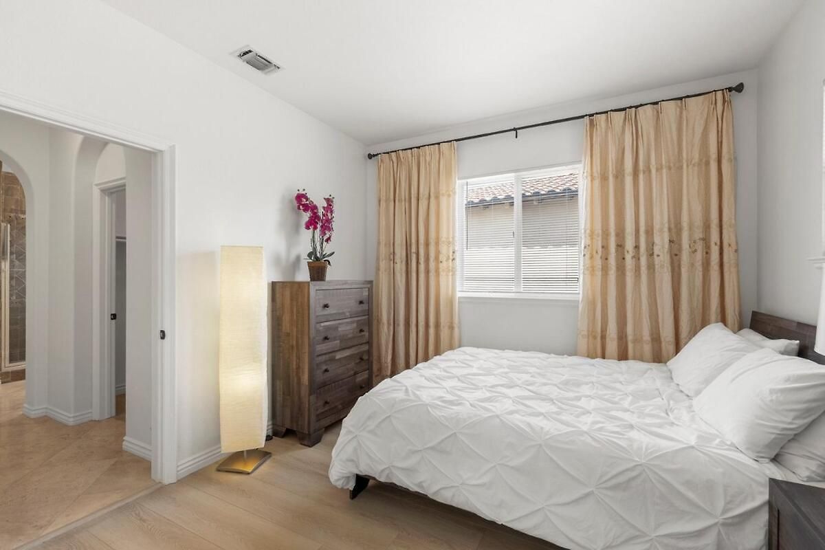 Holiday home Spacious Luxury In Gated Community With Pool & Scenic Views Carlsbad
