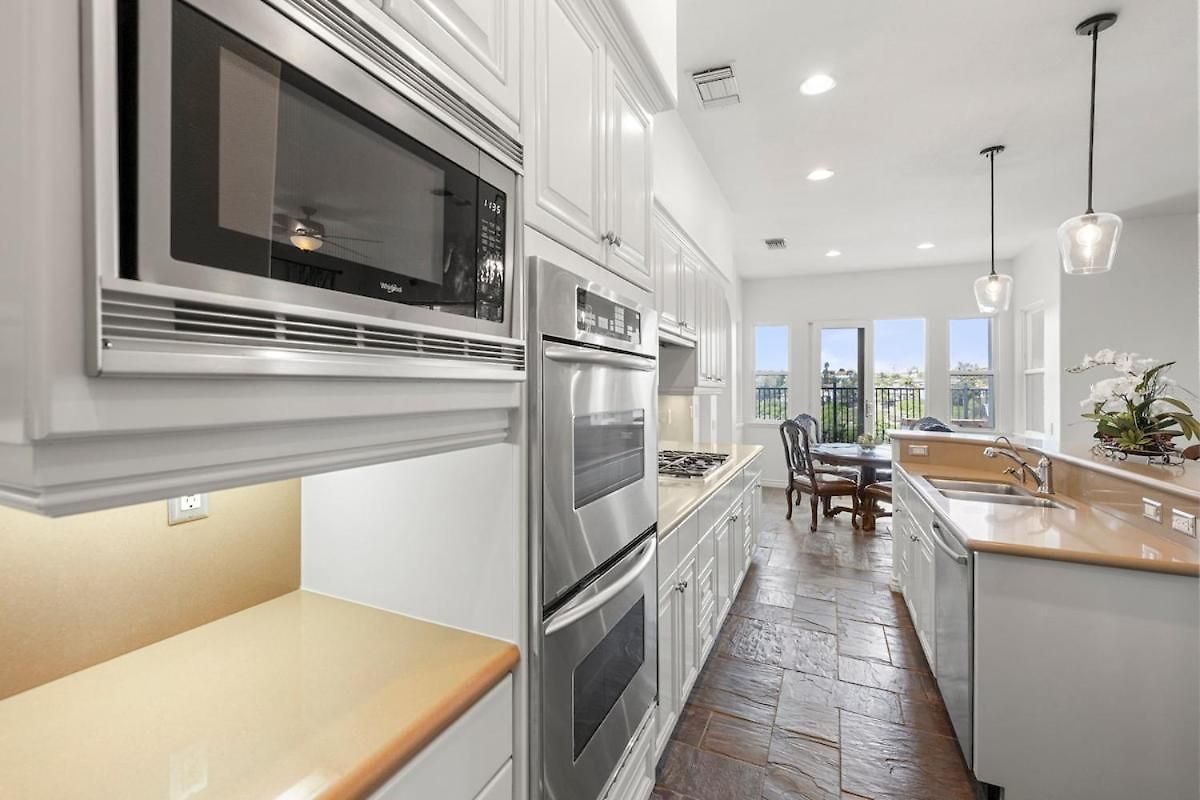 Spacious Luxury In Gated Community With Pool & Scenic Views * Carlsbad