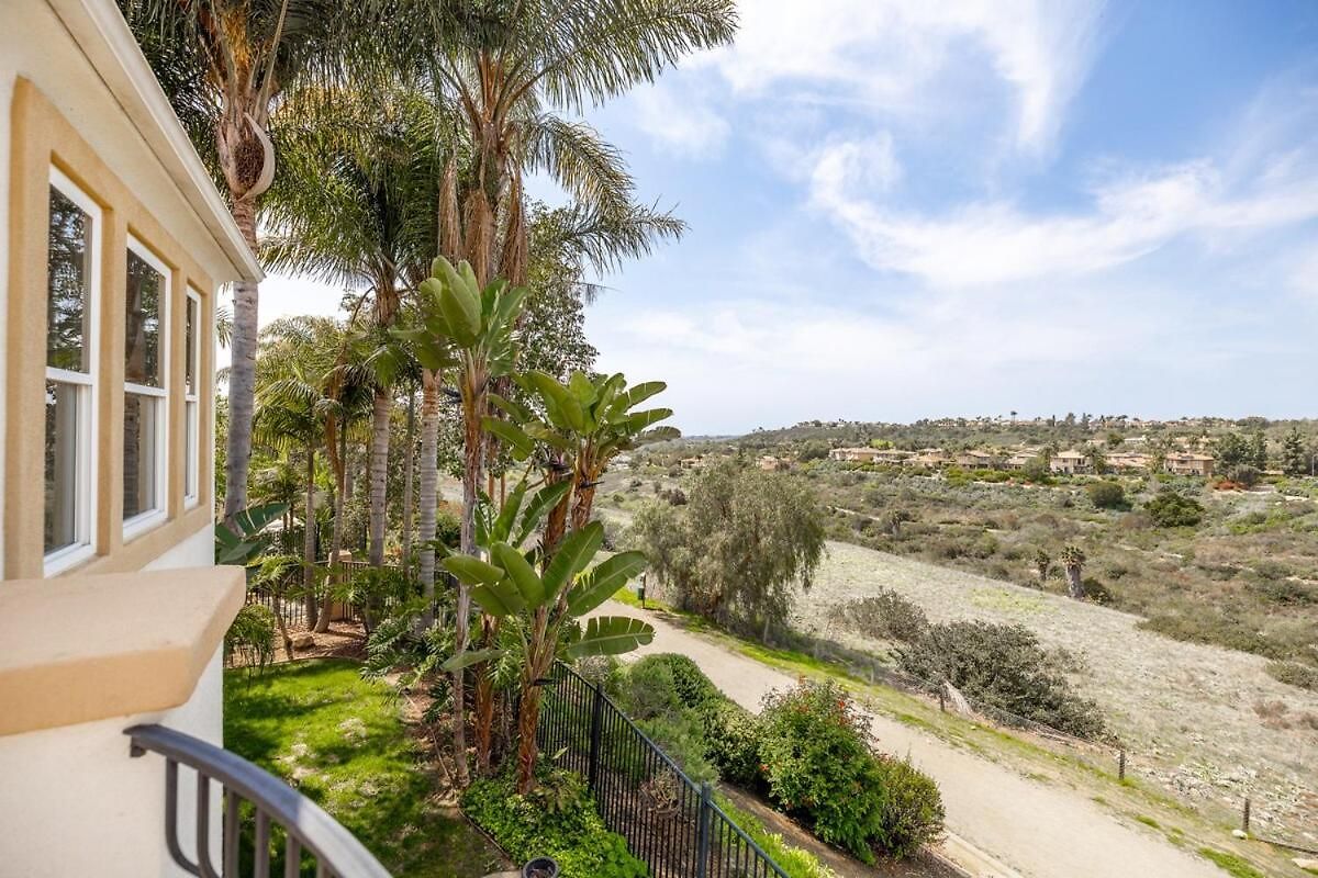 Spacious Luxury In Gated Community With Pool & Scenic Views Holiday home Carlsbad