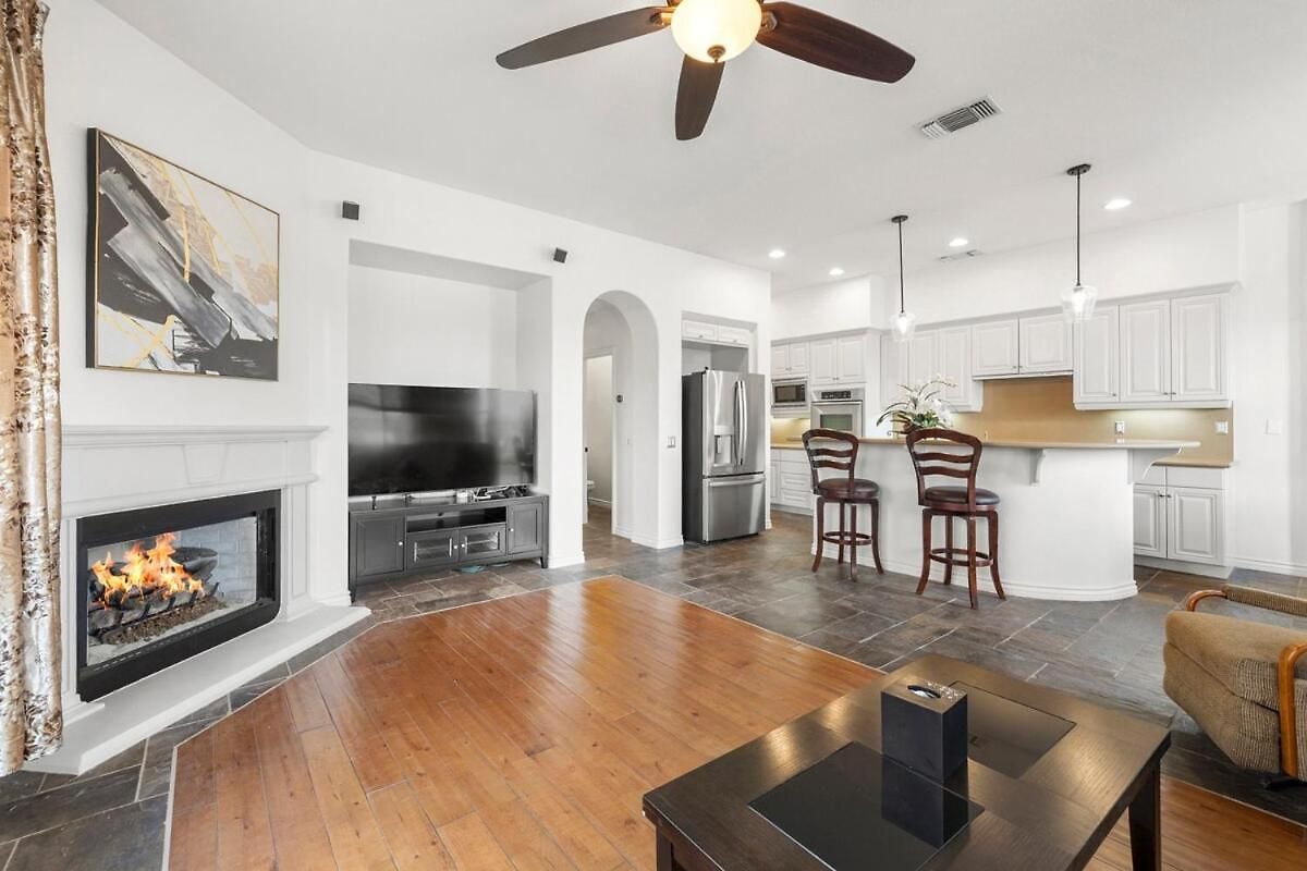 Spacious Luxury In Gated Community With Pool & Scenic Views * Carlsbad