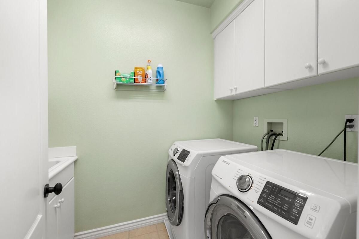 Spacious Luxury In Gated Community With Pool & Scenic Views
