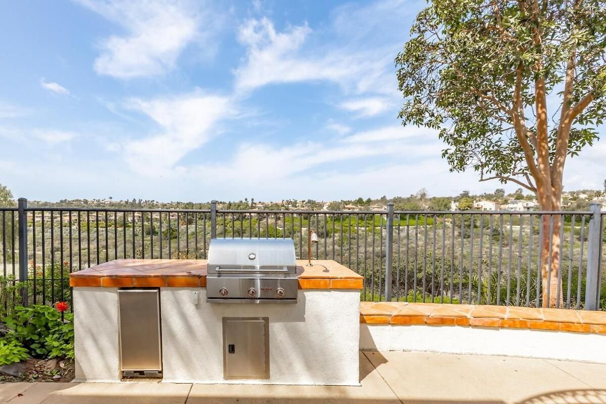 Spacious Luxury In Gated Community With Pool & Scenic Views Holiday home *