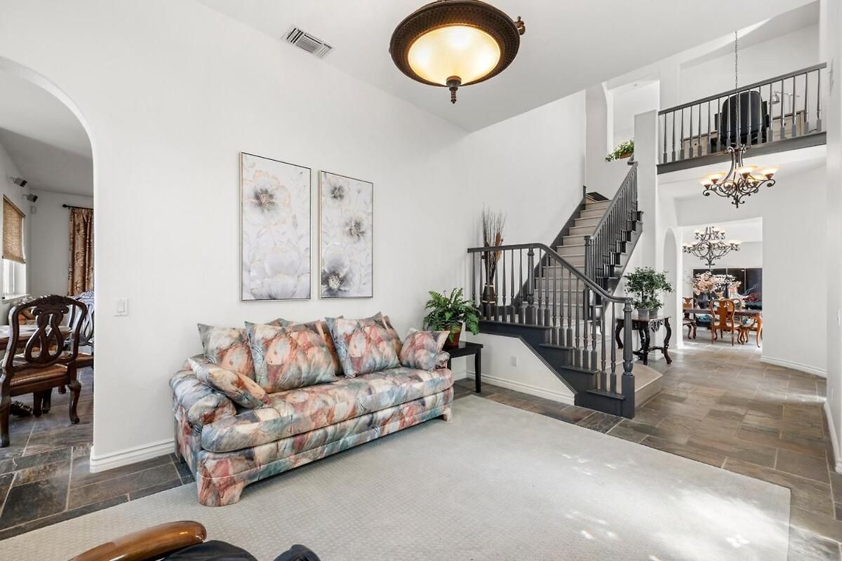 Spacious Luxury In Gated Community With Pool & Scenic Views Carlsbad