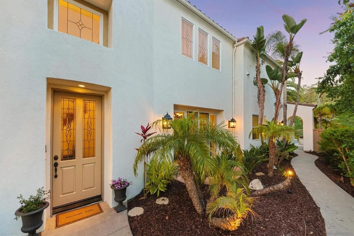 Spacious Luxury In Gated Community With Pool & Scenic Views Carlsbad