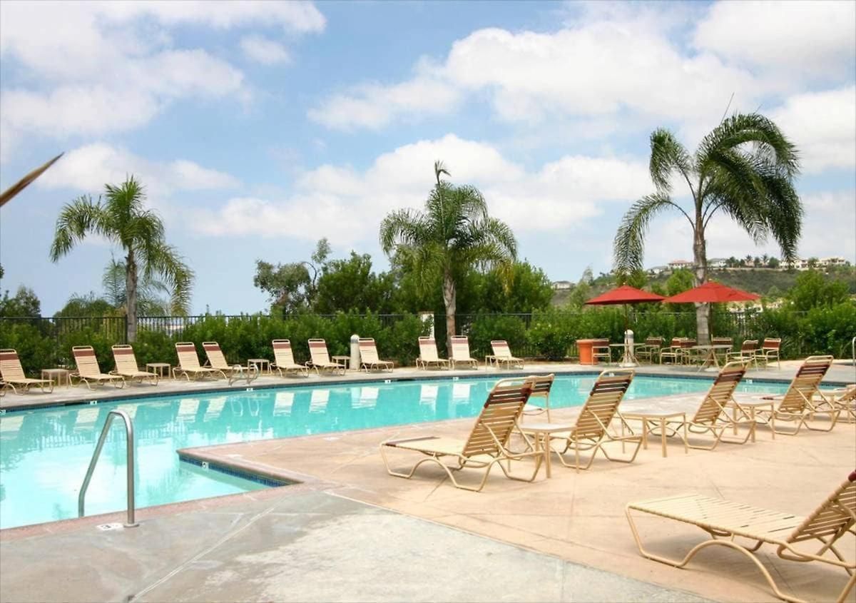 Spacious Luxury In Gated Community With Pool & Scenic Views Holiday home