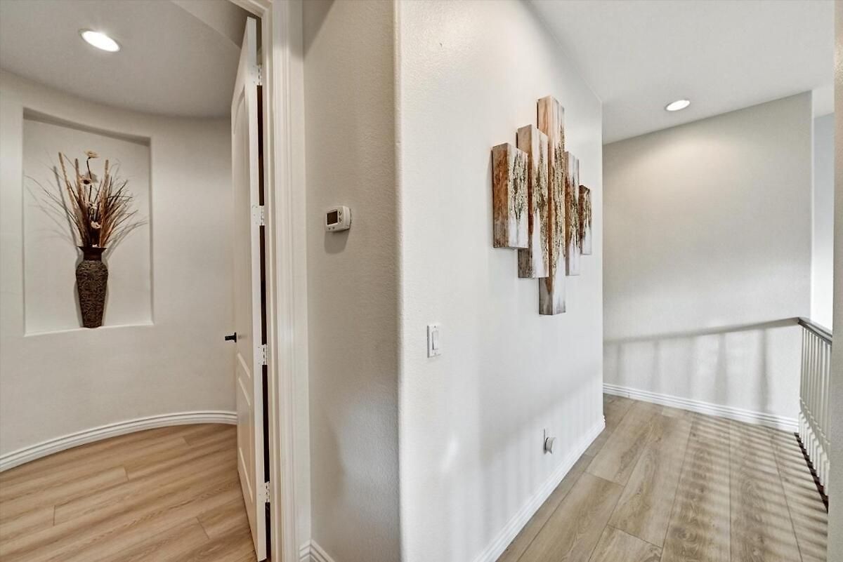 Spacious Luxury In Gated Community With Pool & Scenic Views Carlsbad