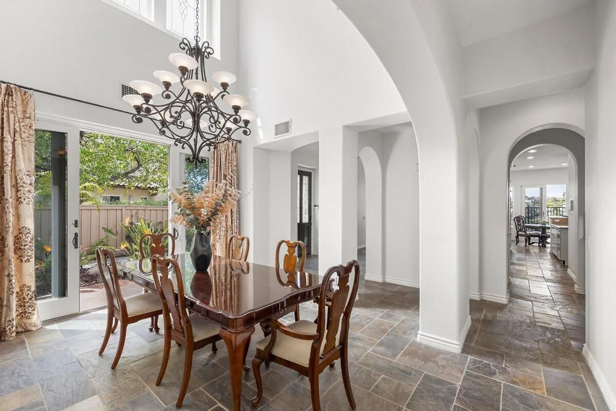 Spacious Luxury In Gated Community With Pool & Scenic Views Holiday home