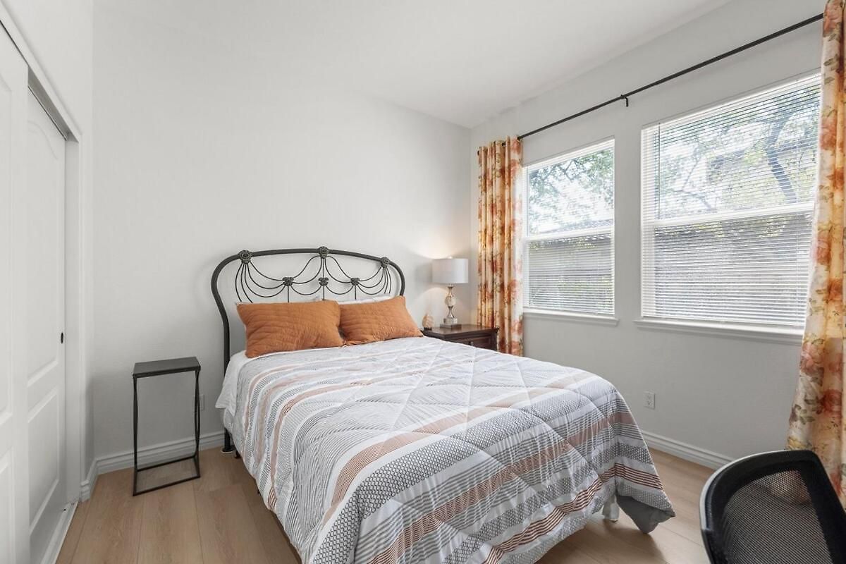 Spacious Luxury In Gated Community With Pool & Scenic Views * Carlsbad
