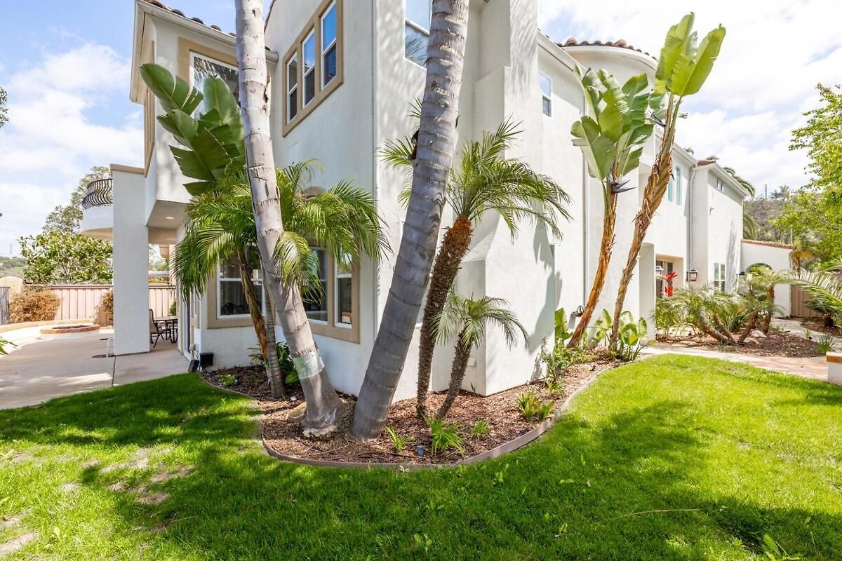 Spacious Luxury In Gated Community With Pool & Scenic Views