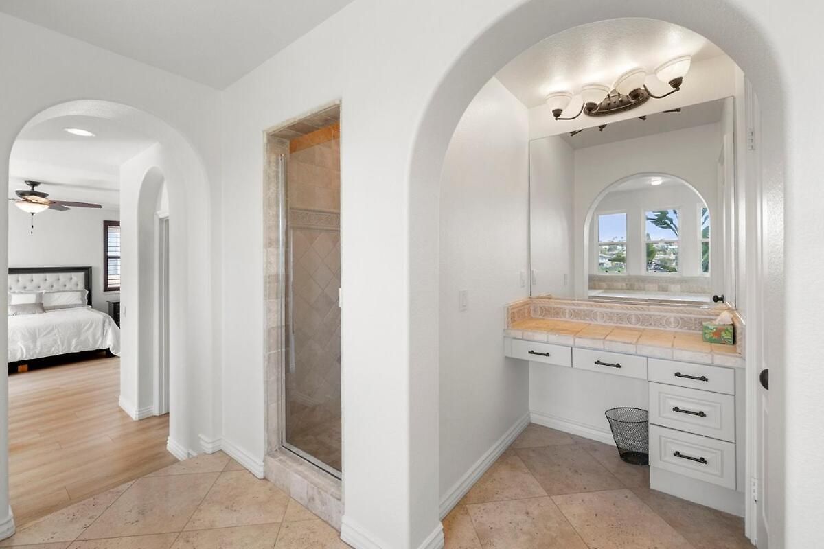 Spacious Luxury In Gated Community With Pool & Scenic Views *
