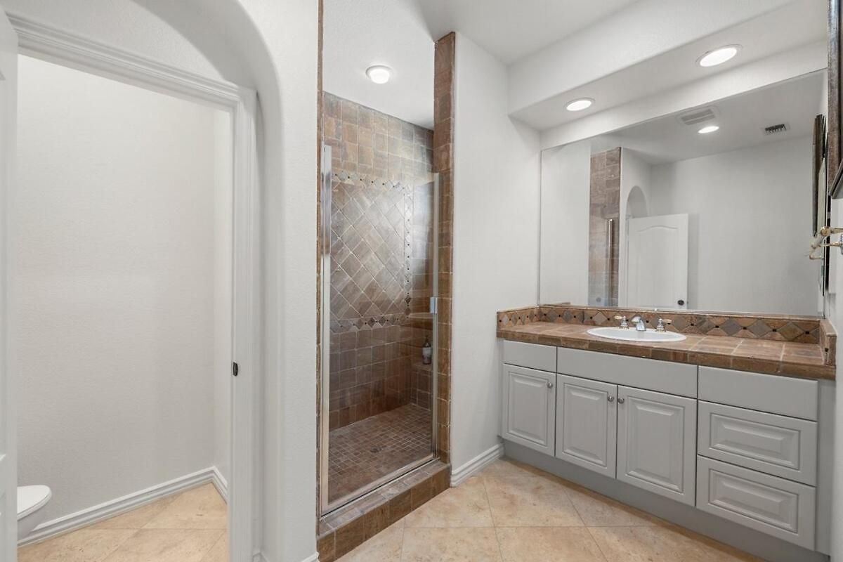 Spacious Luxury In Gated Community With Pool & Scenic Views Holiday home