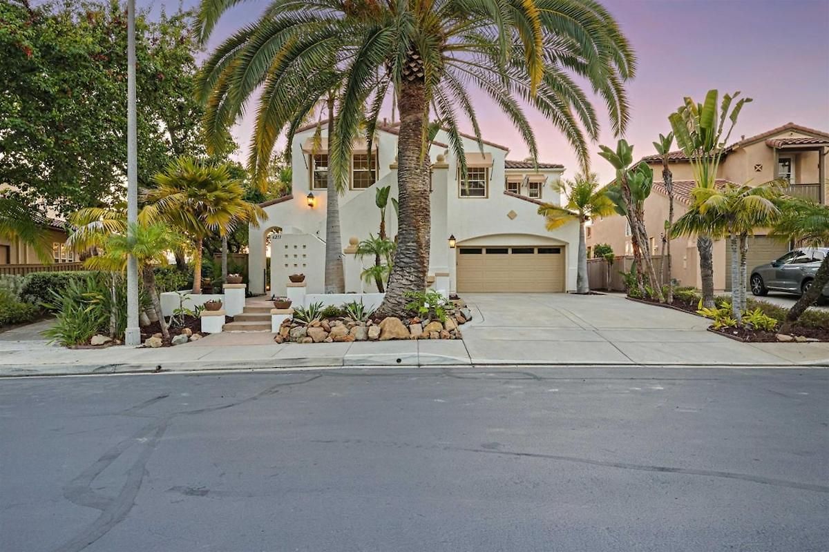 Holiday home Spacious Luxury In Gated Community With Pool & Scenic Views