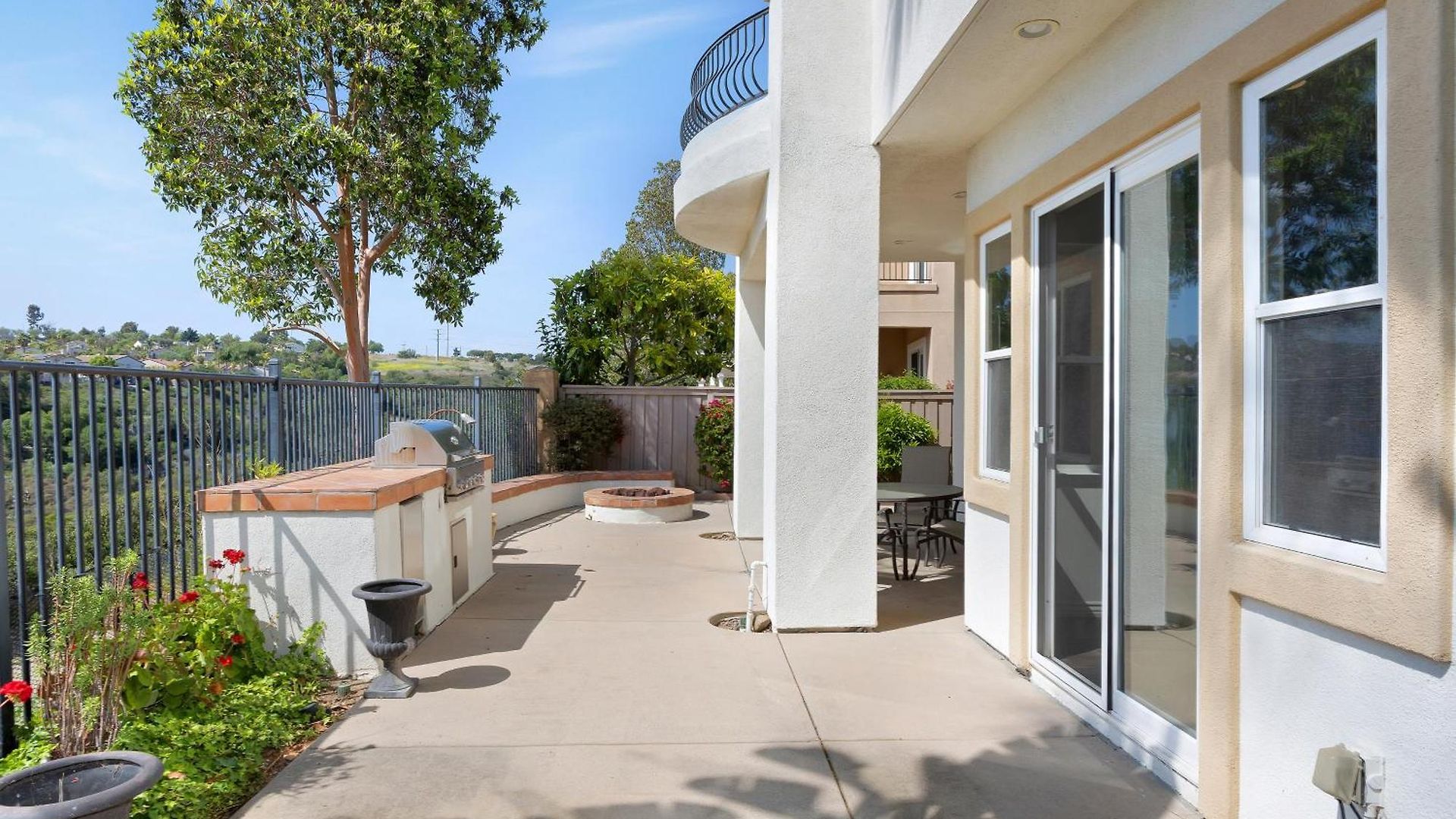 Spacious Luxury In Gated Community With Pool & Scenic Views Holiday home *