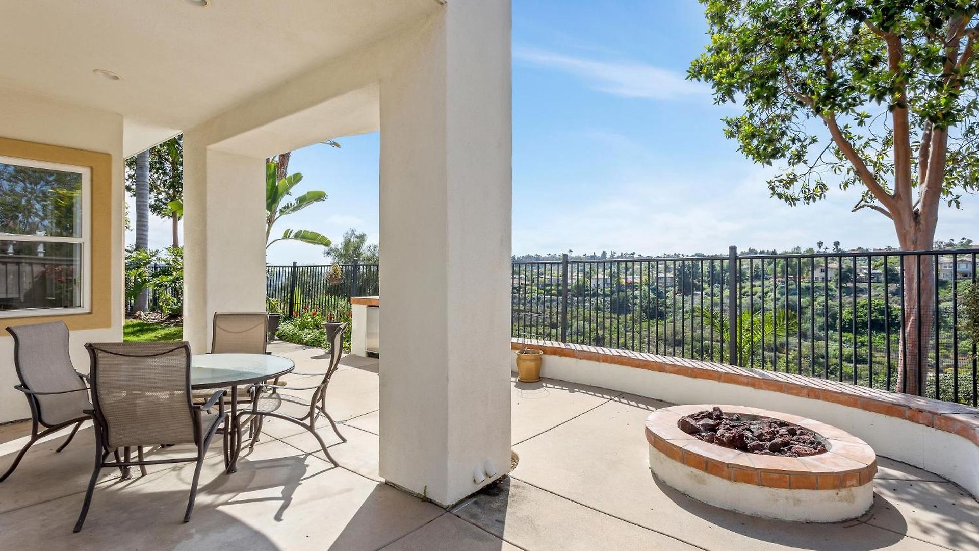 Spacious Luxury In Gated Community With Pool & Scenic Views Carlsbad