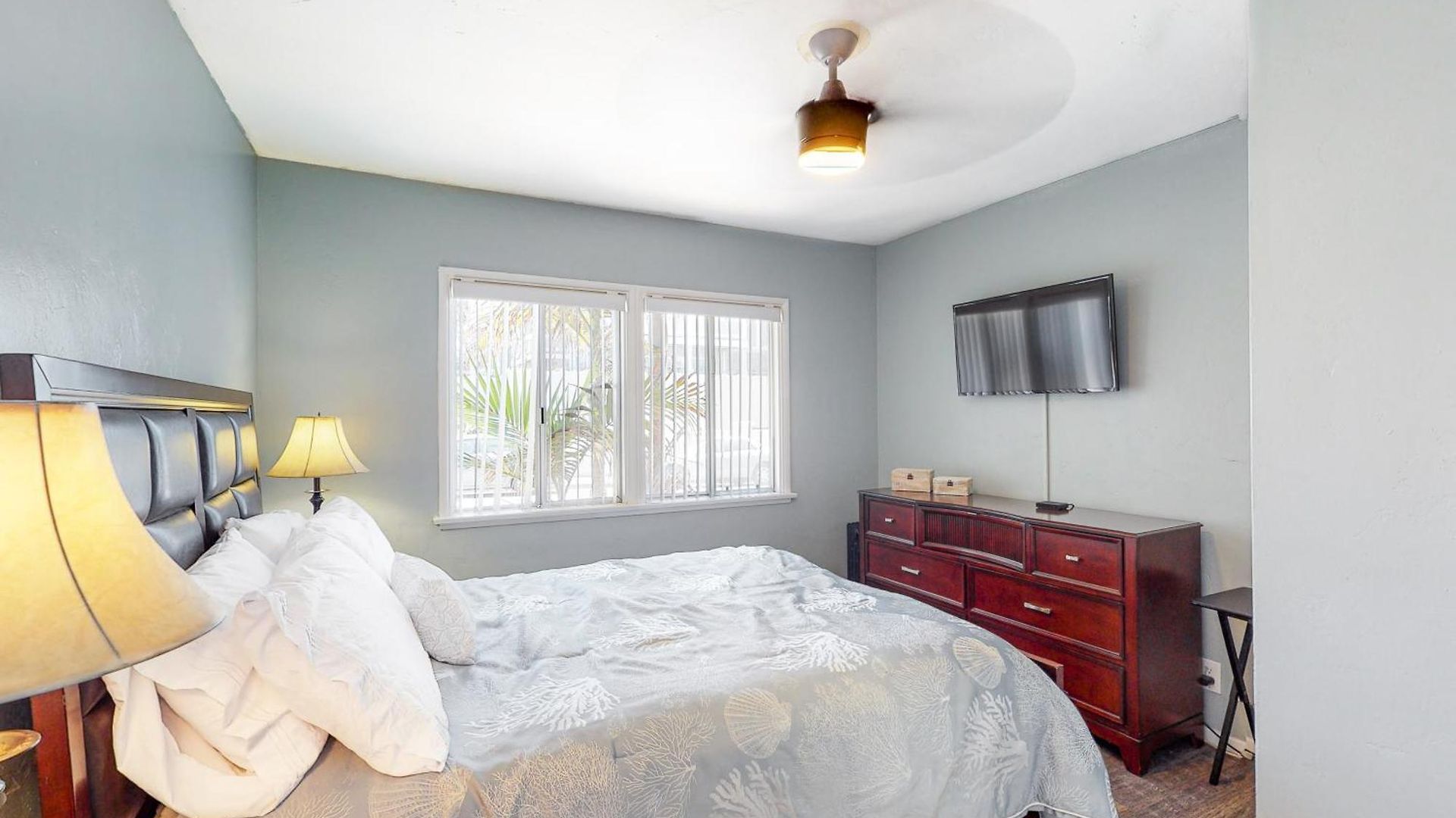 3009 Ocean Street A Beachfront With Balcony & Deck *