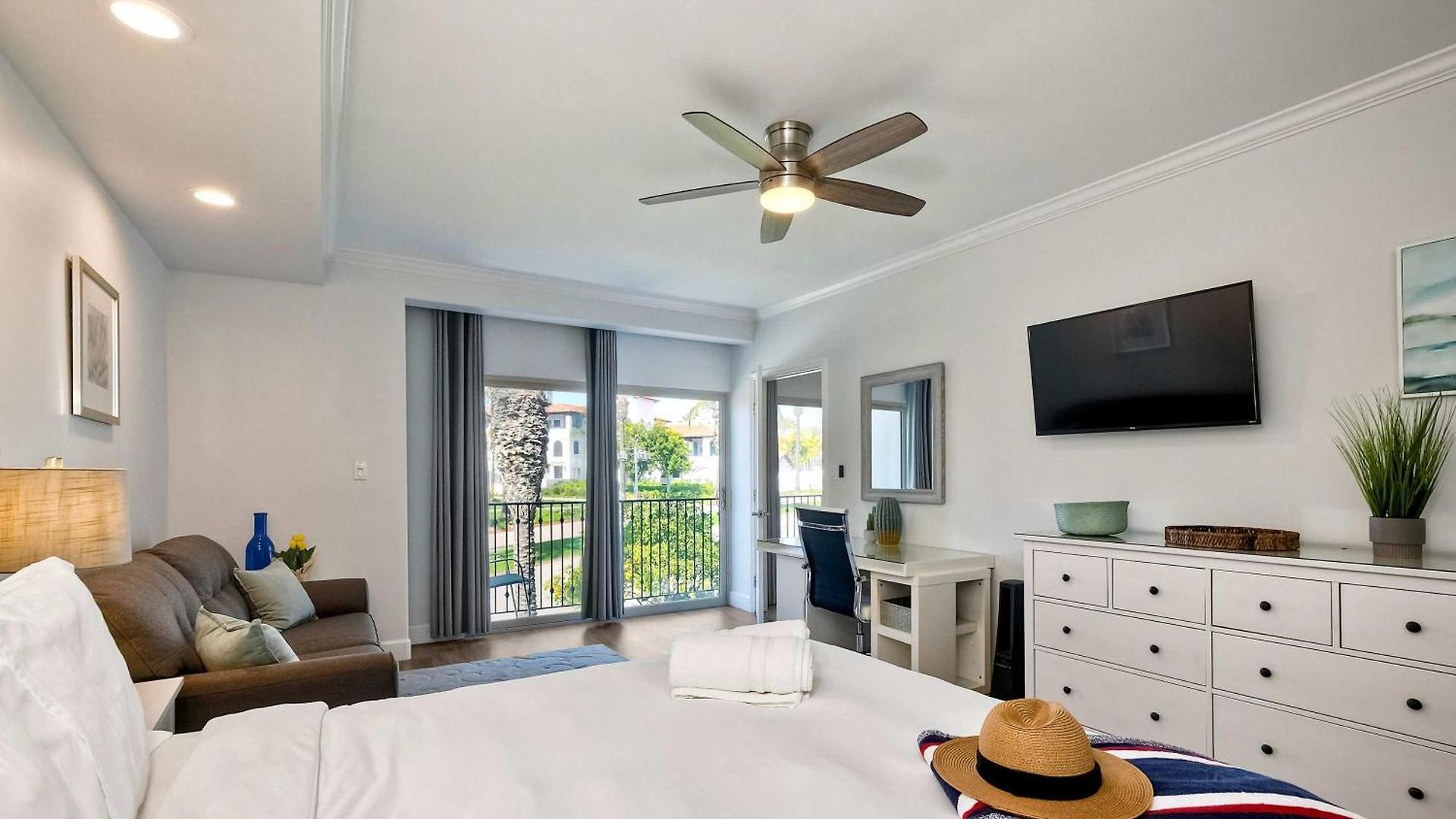 La Costa Gem - For 3 Holiday home *