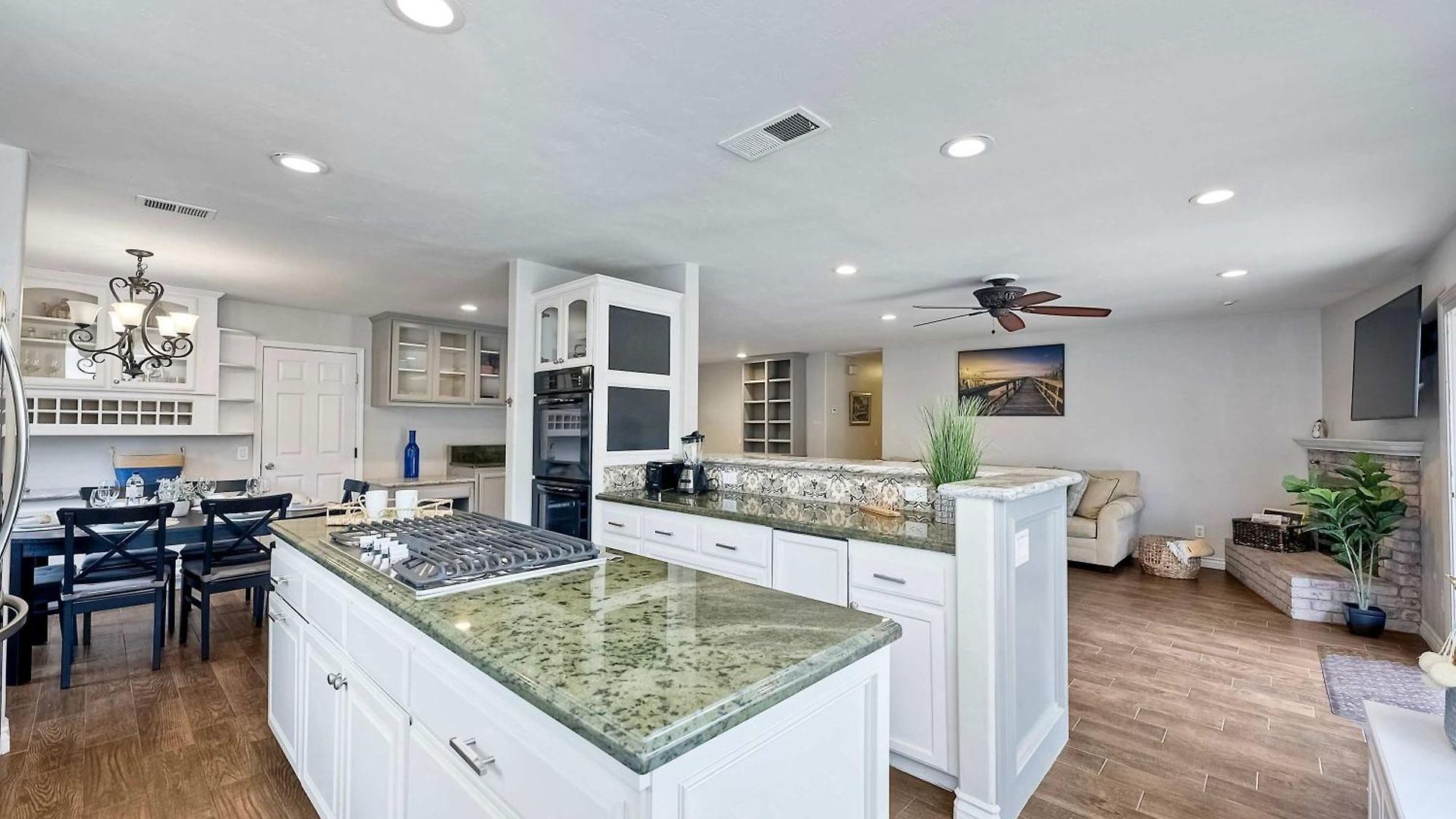 Holiday home Charm - 3br Stunner *