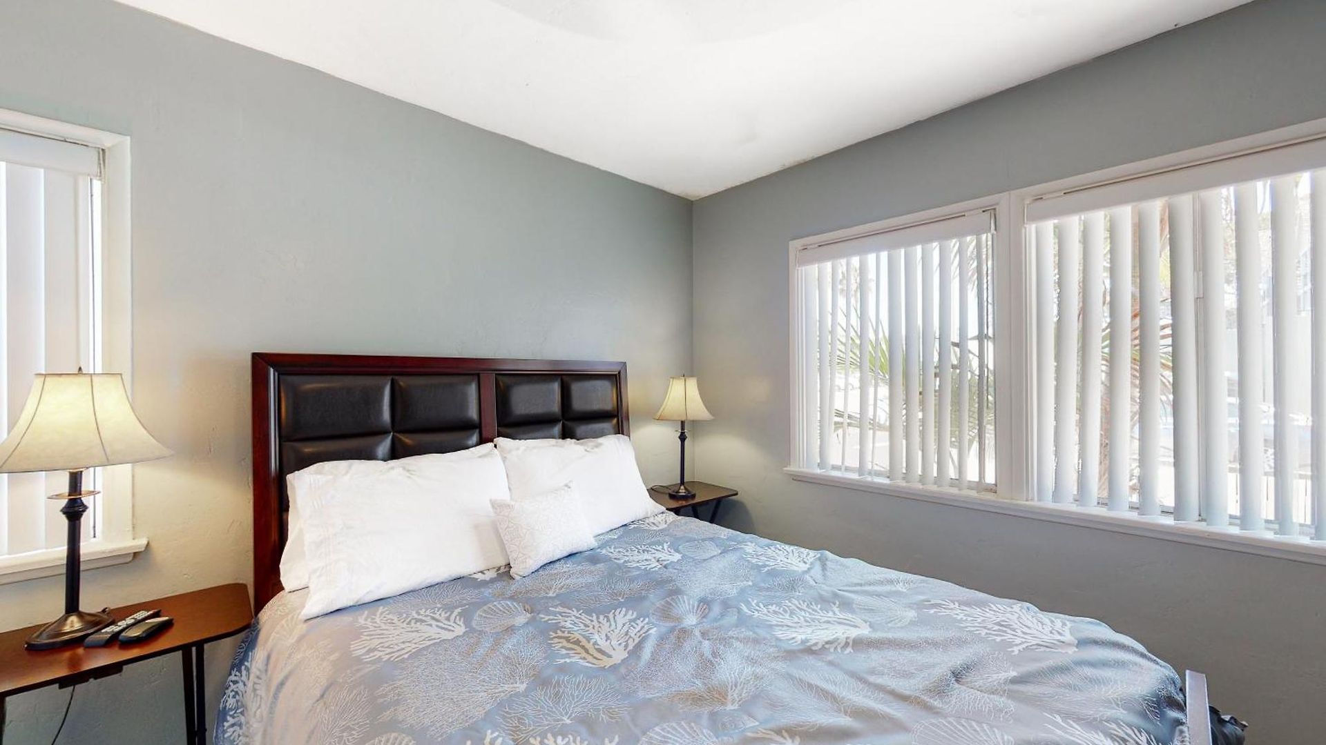 3009 Ocean Street A Beachfront With Balcony & Deck *