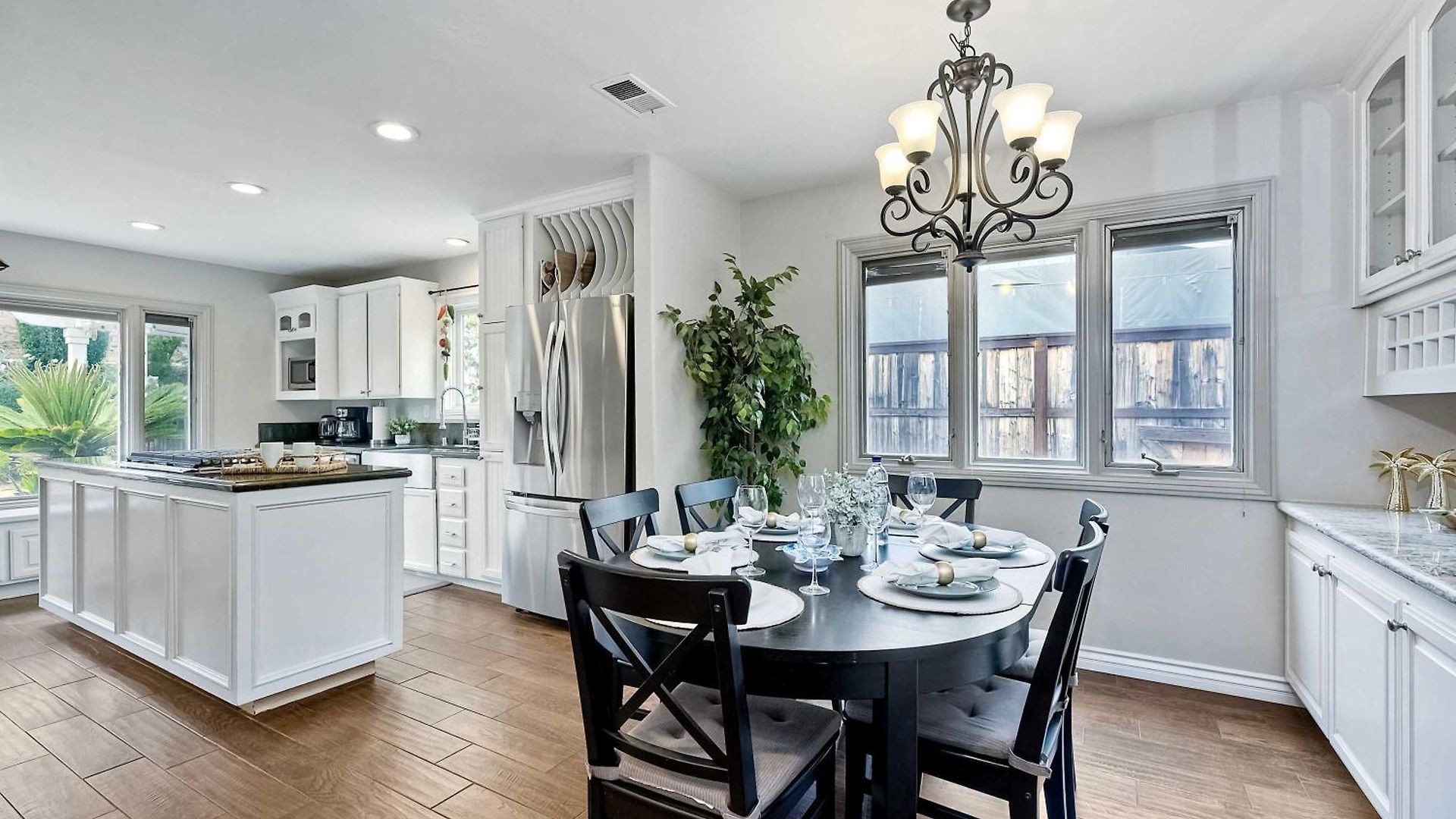 Charm - 3br Stunner *