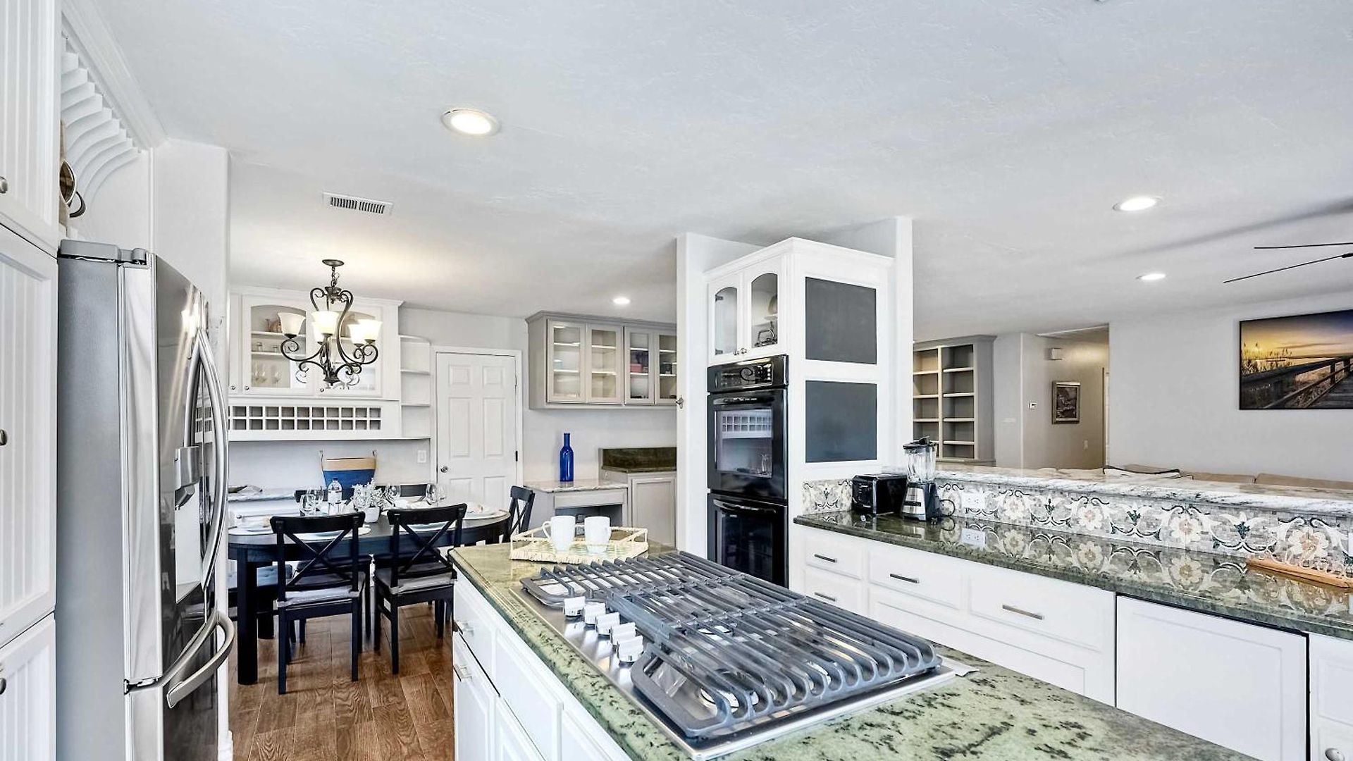 Charm - 3br Stunner