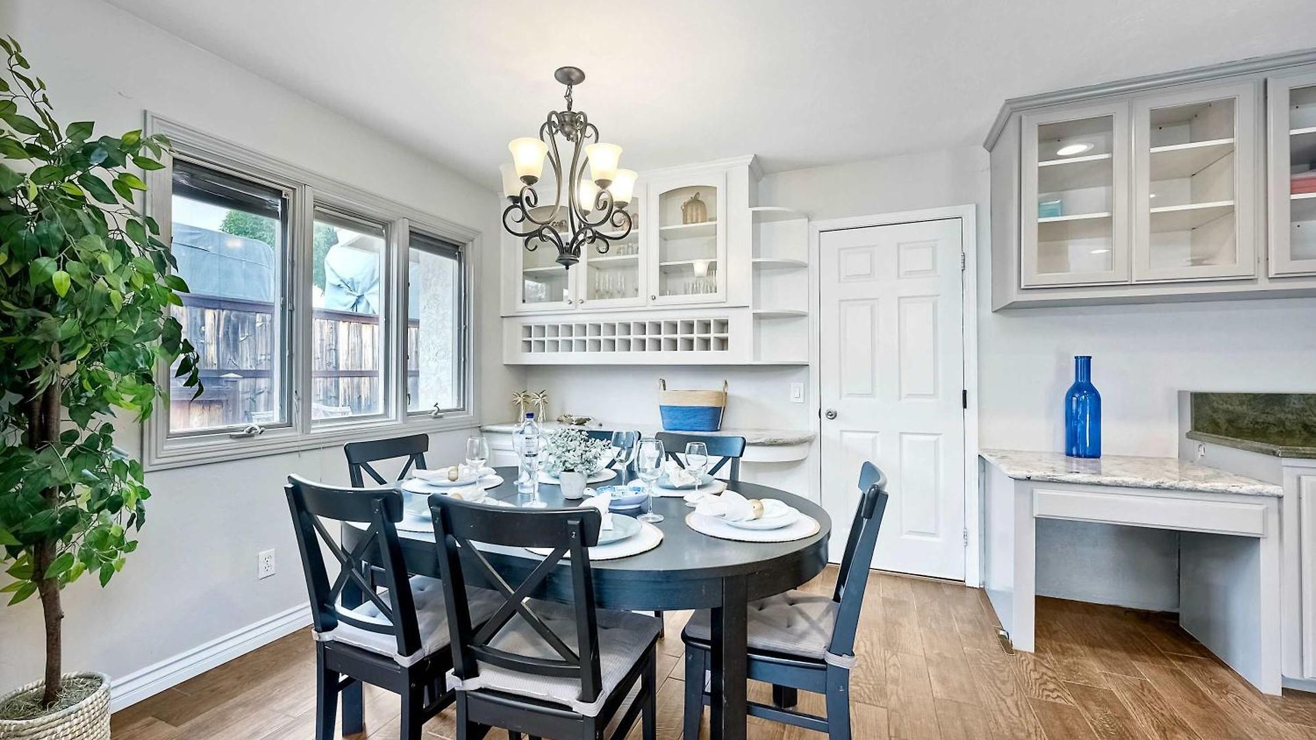 Charm - 3br Stunner *