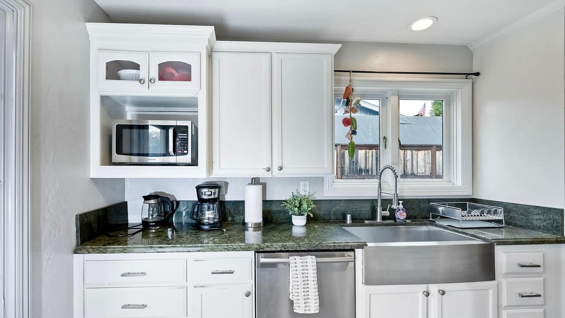 Holiday home Charm - 3br Stunner
