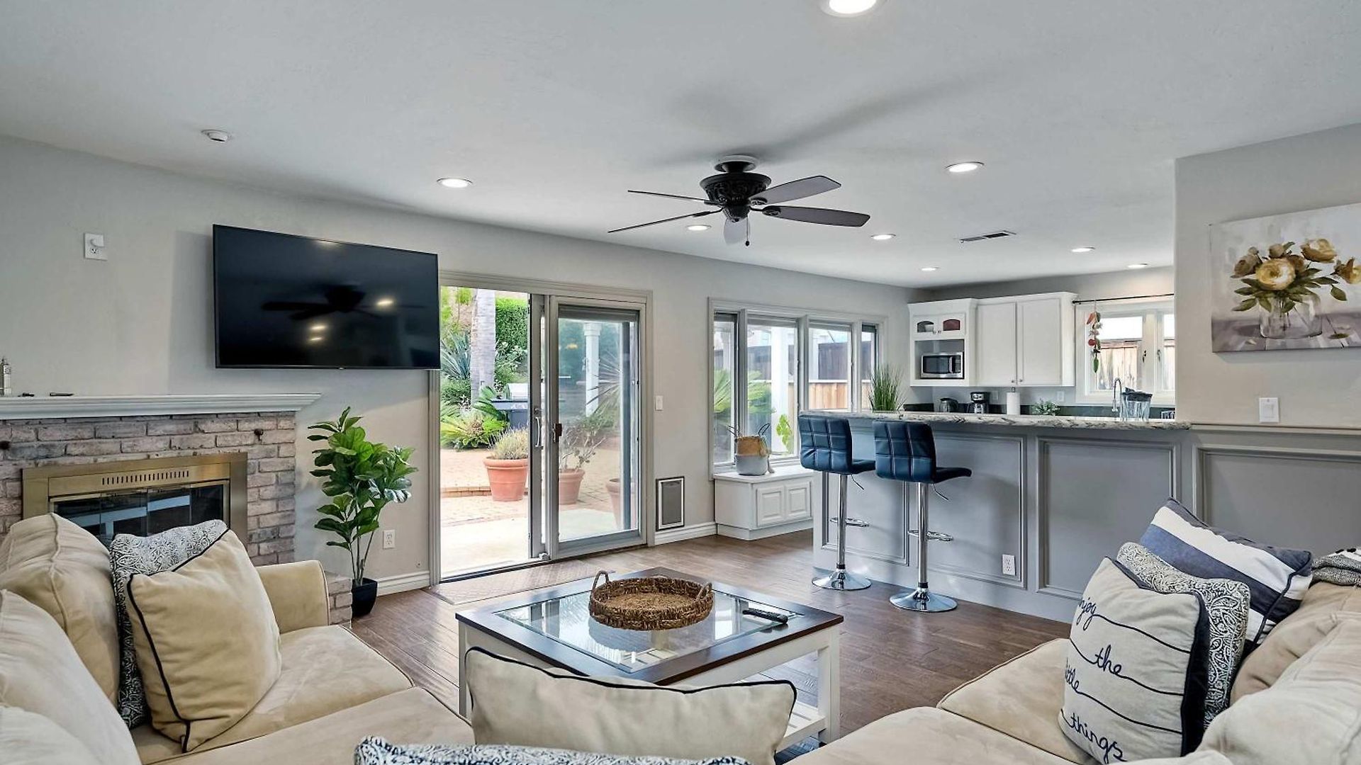 Holiday home Charm - 3br Stunner