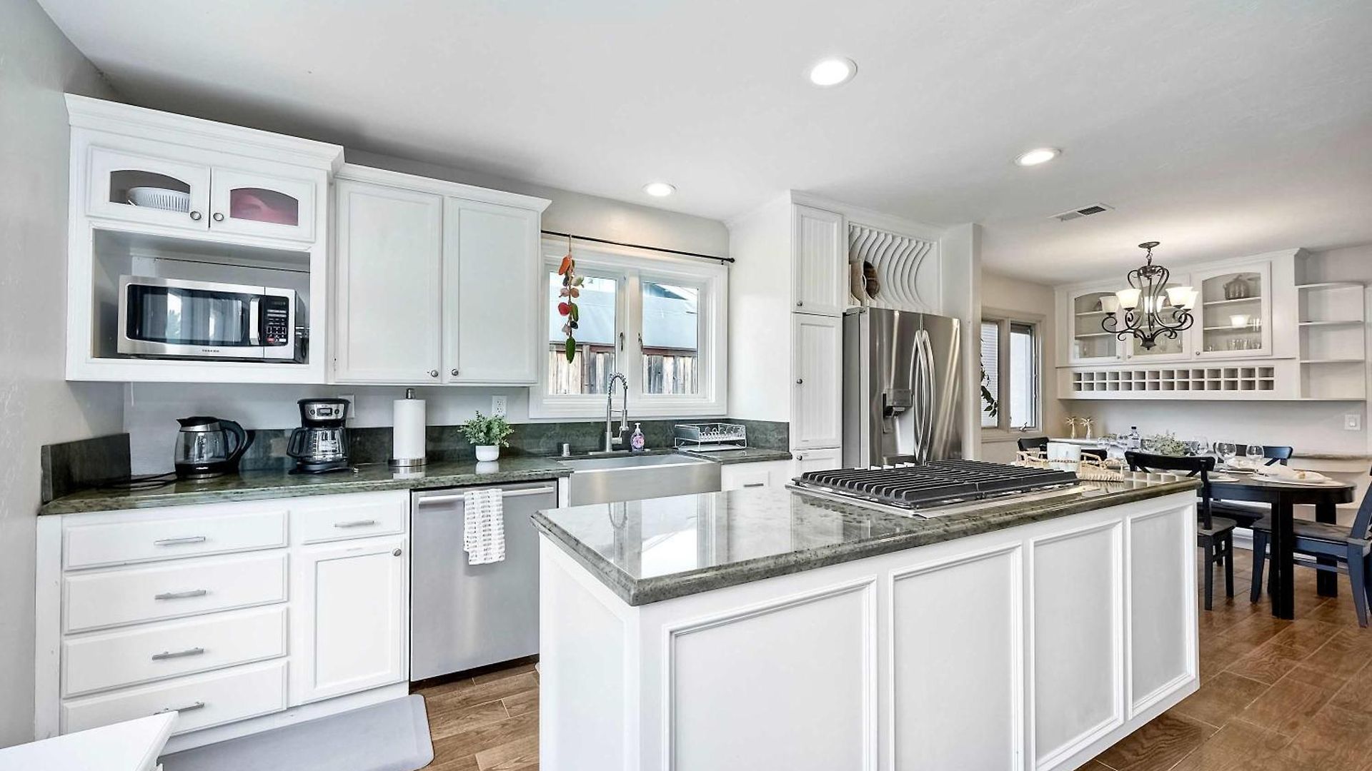 Charm - 3br Stunner Holiday home Carlsbad