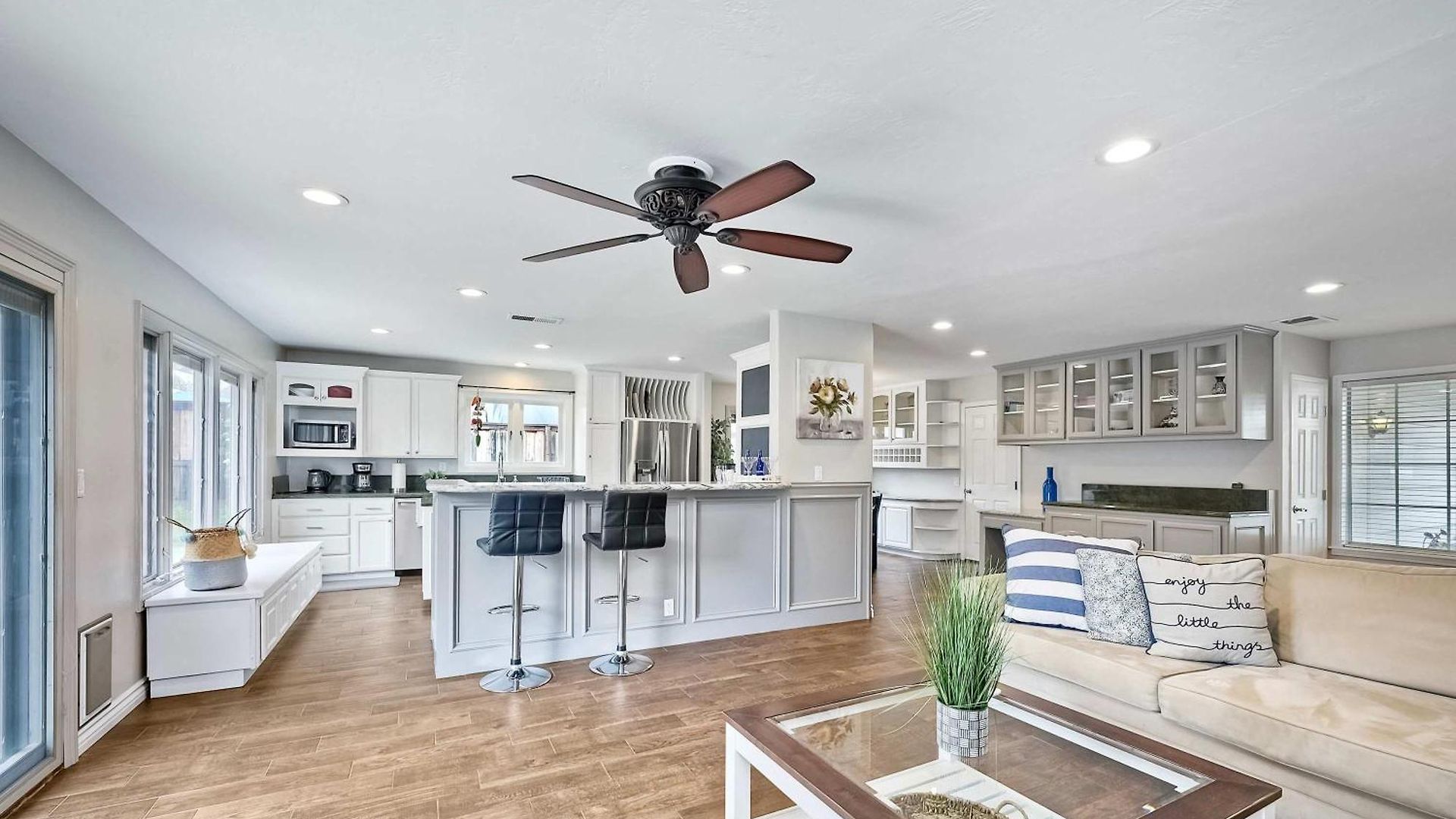 Charm - 3br Stunner *