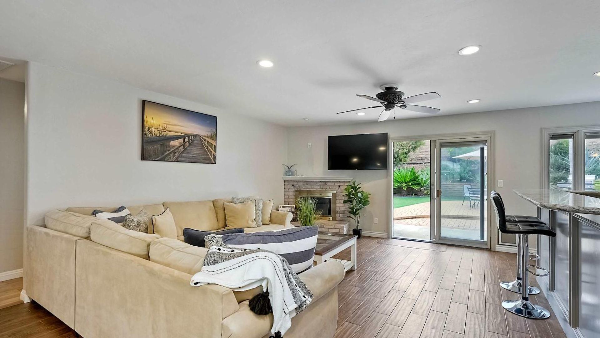 Charm - 3br Stunner