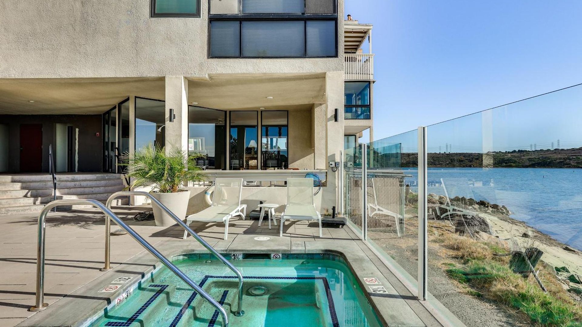 Holiday home Waterfront W/ Dock Access In Carlsbad! *