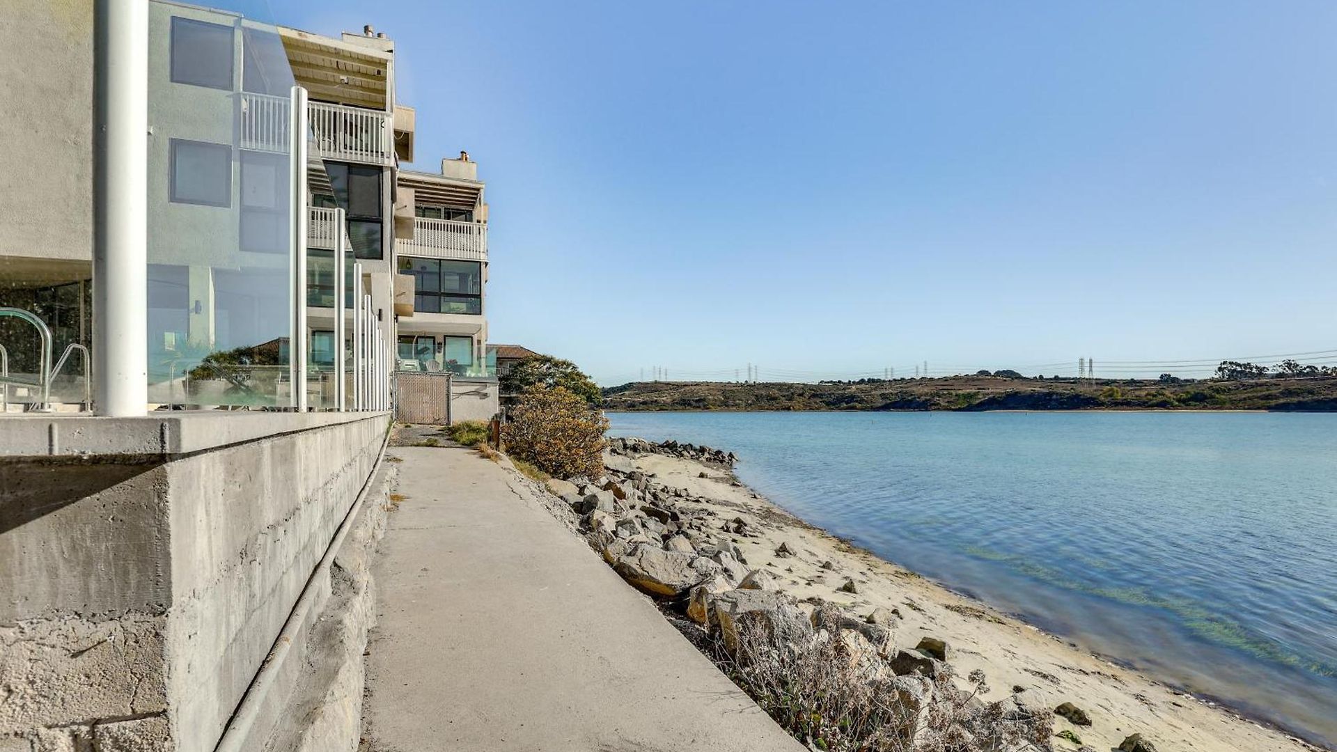 Holiday home Waterfront W/ Dock Access In Carlsbad! *