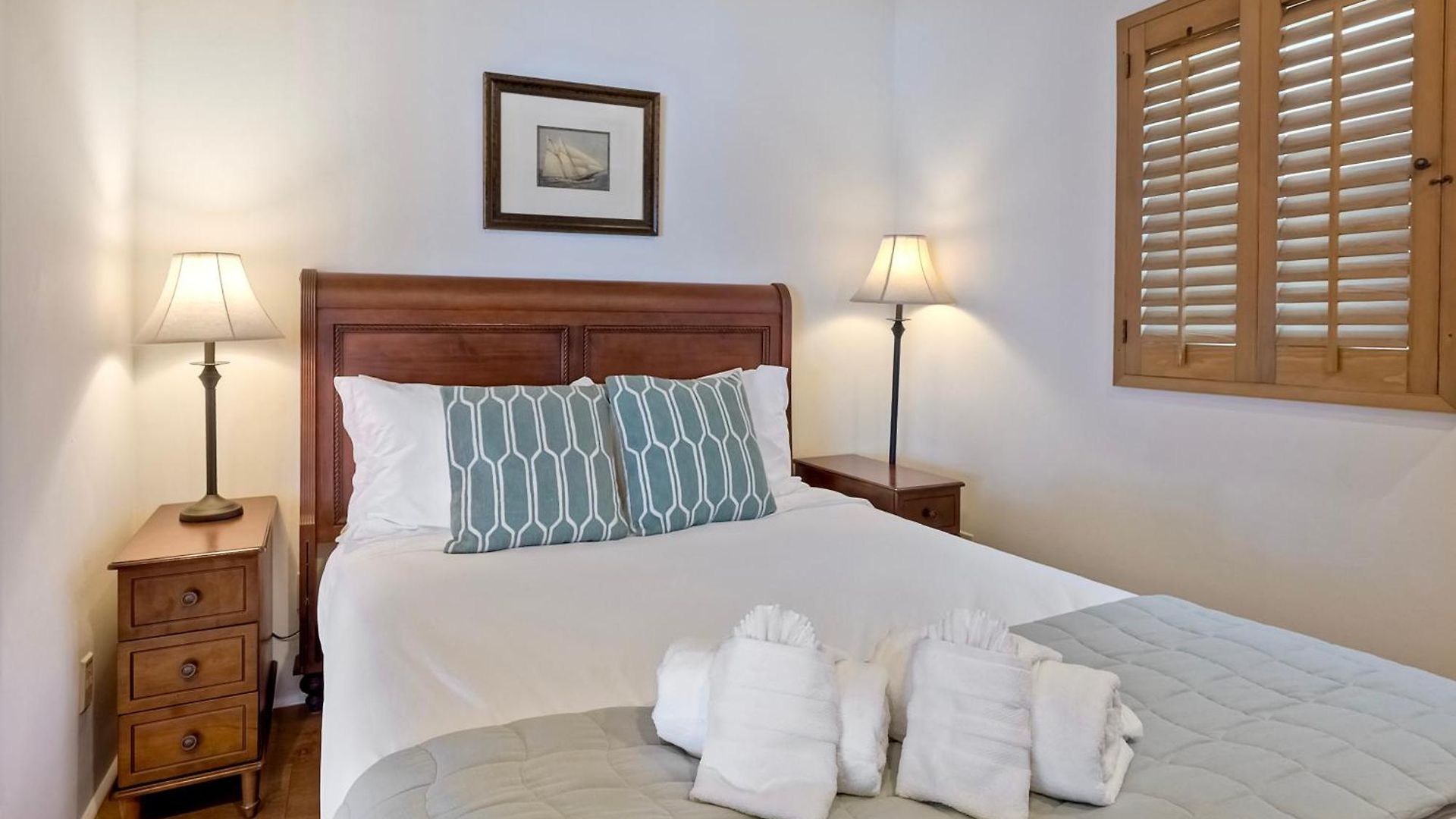 Direct Access, Views, 2br Upper Unit *
