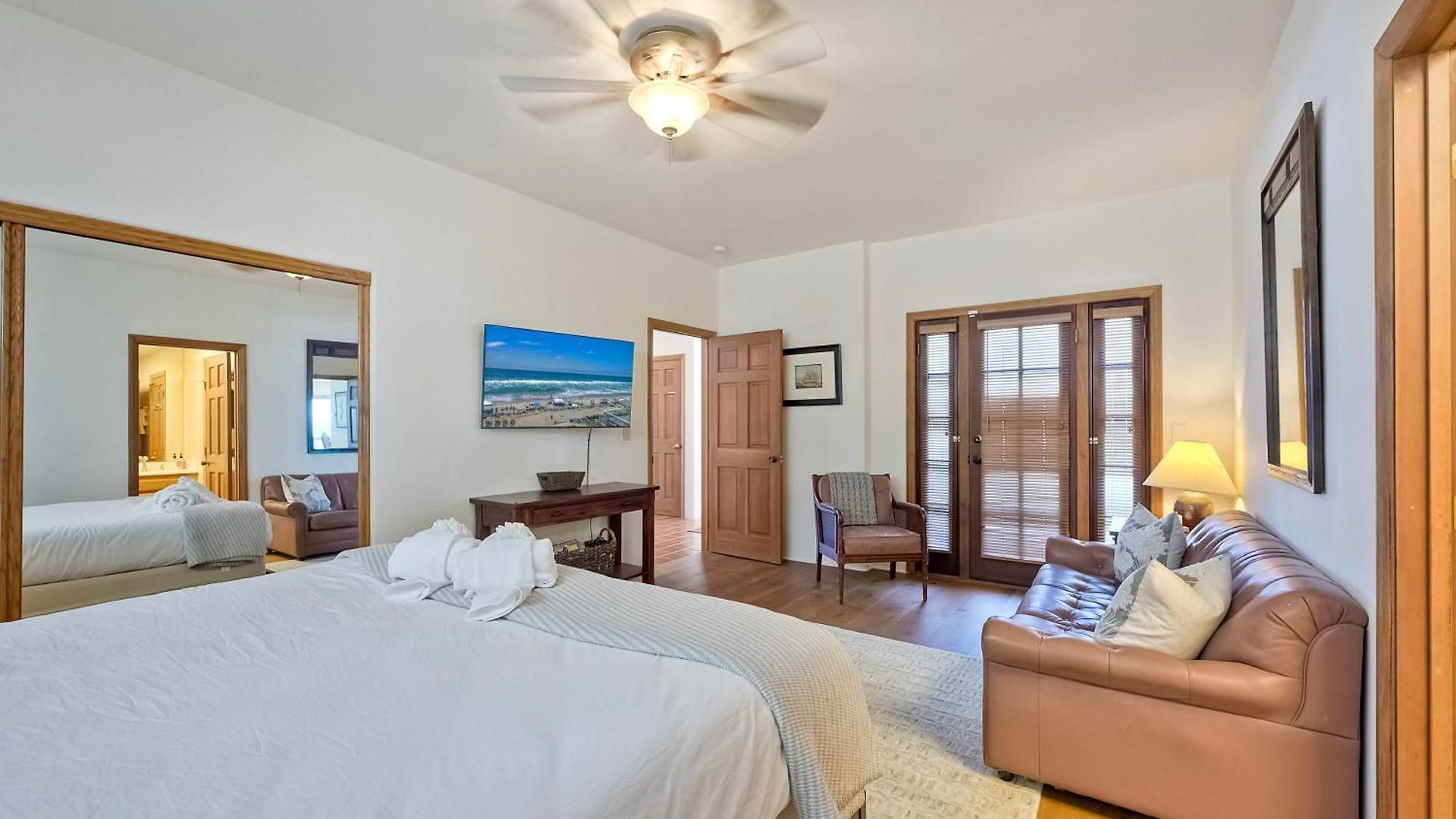 Direct Access, Views, 2br Upper Unit *