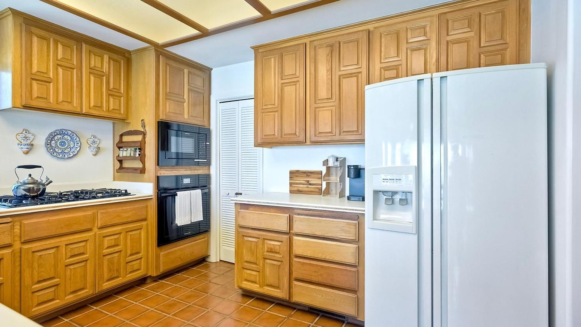 Direct Access, Views, 2br Upper Unit