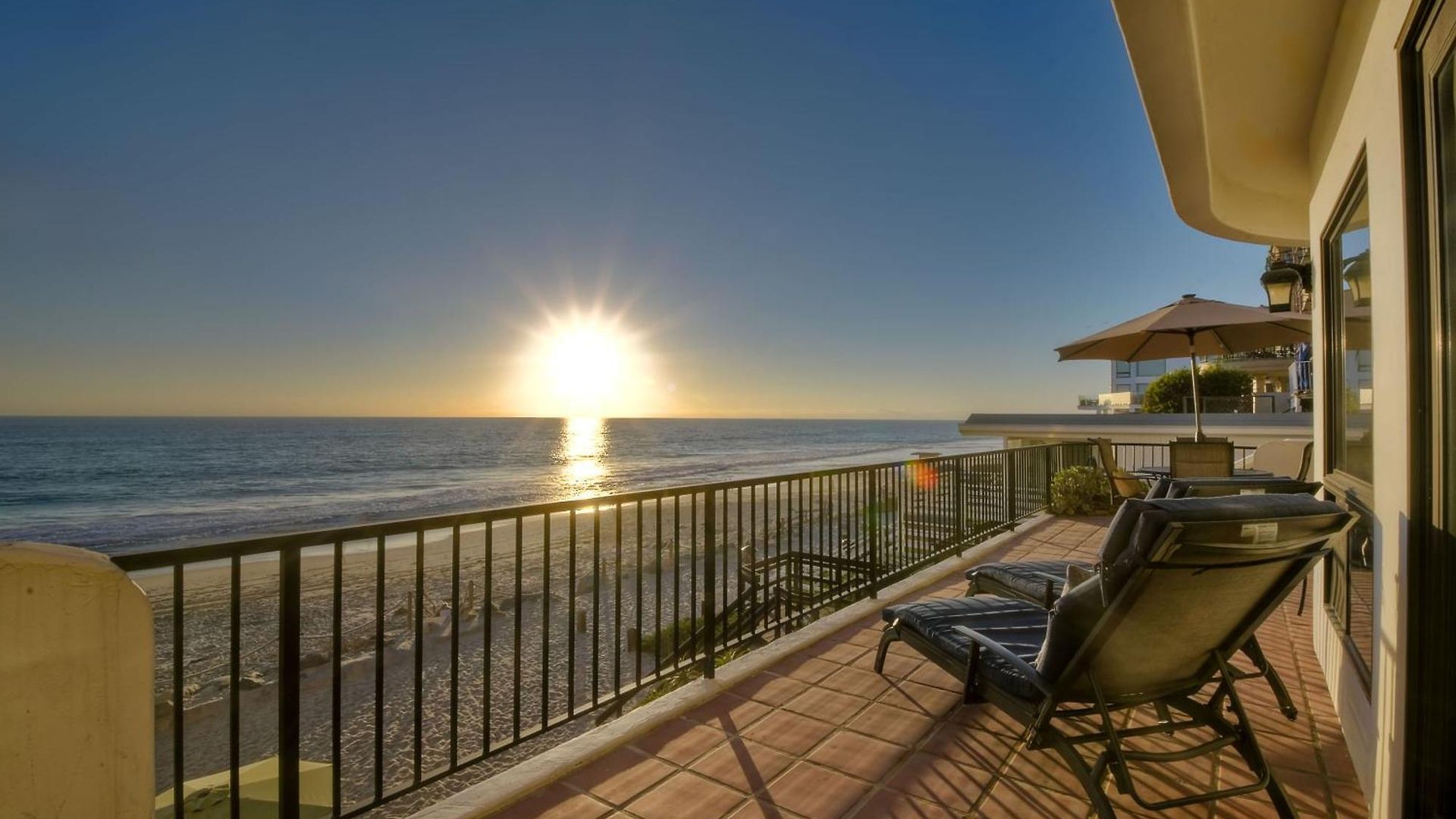 Exclusive Beachfront Duplex In Village Ocean Views, Sleeps 9 *