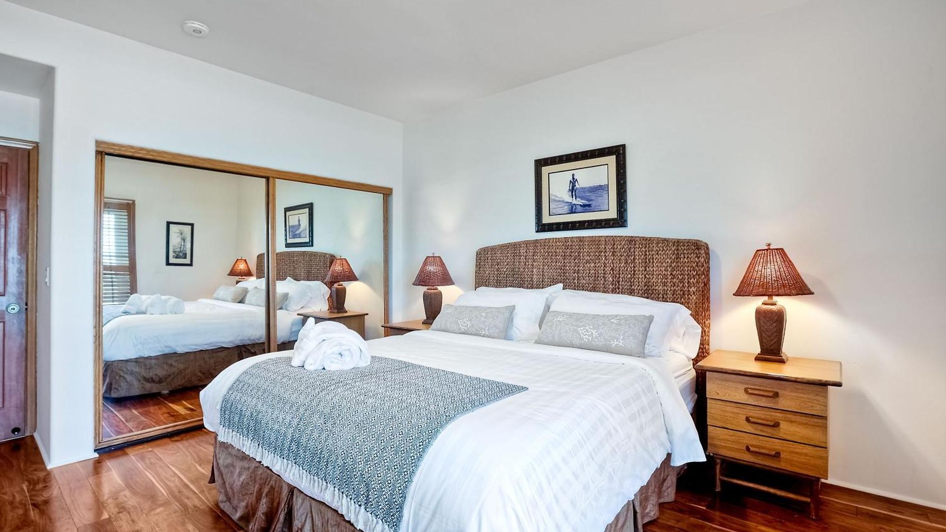 Exclusive Beachfront Duplex In Village Ocean Views, Sleeps 9 Holiday home