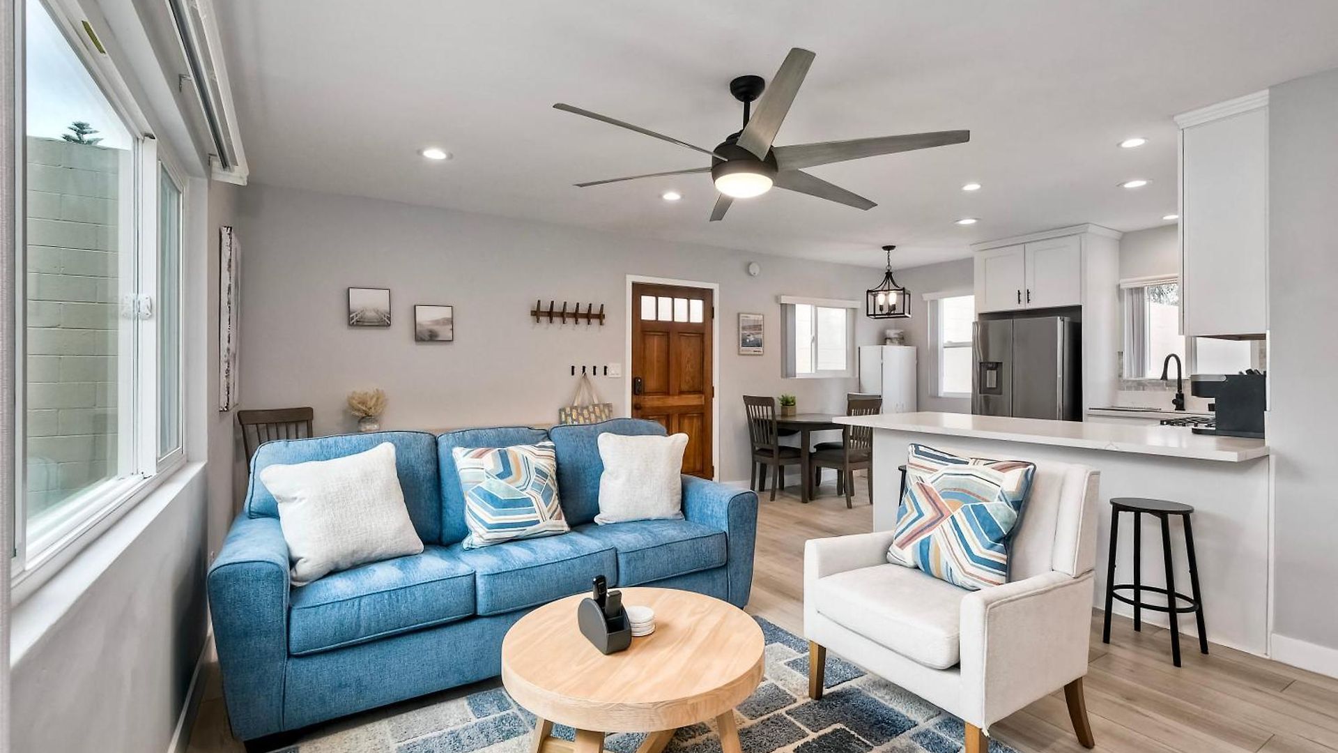 Luxury Duplex, Sleeps 9, Dog-friendly, Ac, Fire Pit & Grill