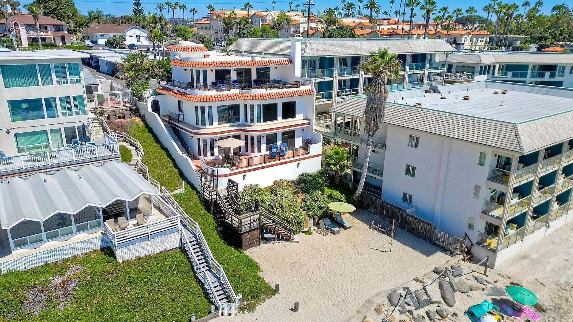 Holiday home Exclusive Beachfront Duplex In Village Ocean Views, Sleeps 9