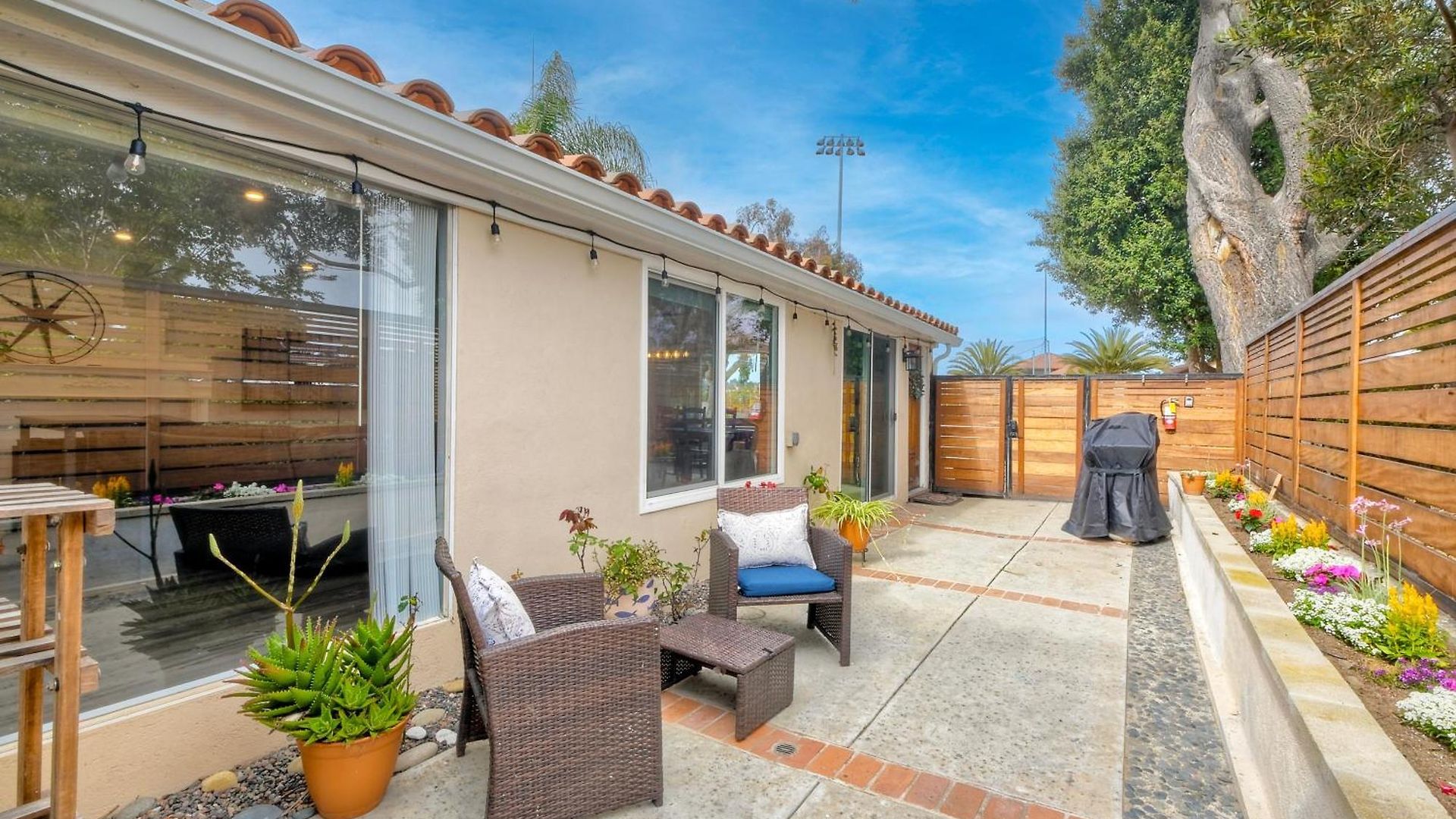 Steps To Beach, 2br Dog Friendly With Fire Pit Apartment Carlsbad