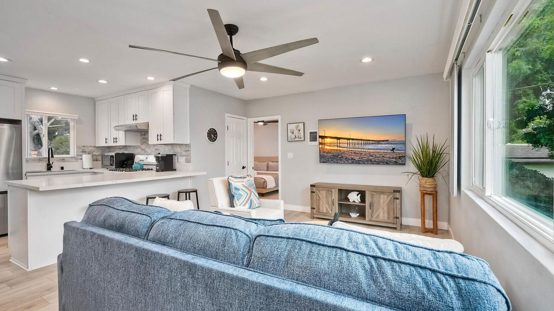 Luxury Duplex, Sleeps 9, Dog-friendly, Ac, Fire Pit & Grill