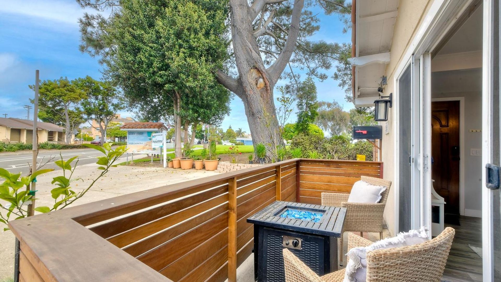 Apartment Steps To Beach, 2br Dog Friendly With Fire Pit *