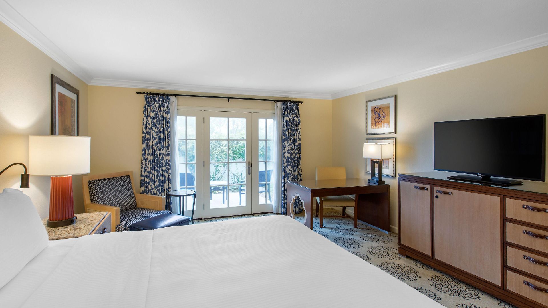 Omni La Costa & 4*