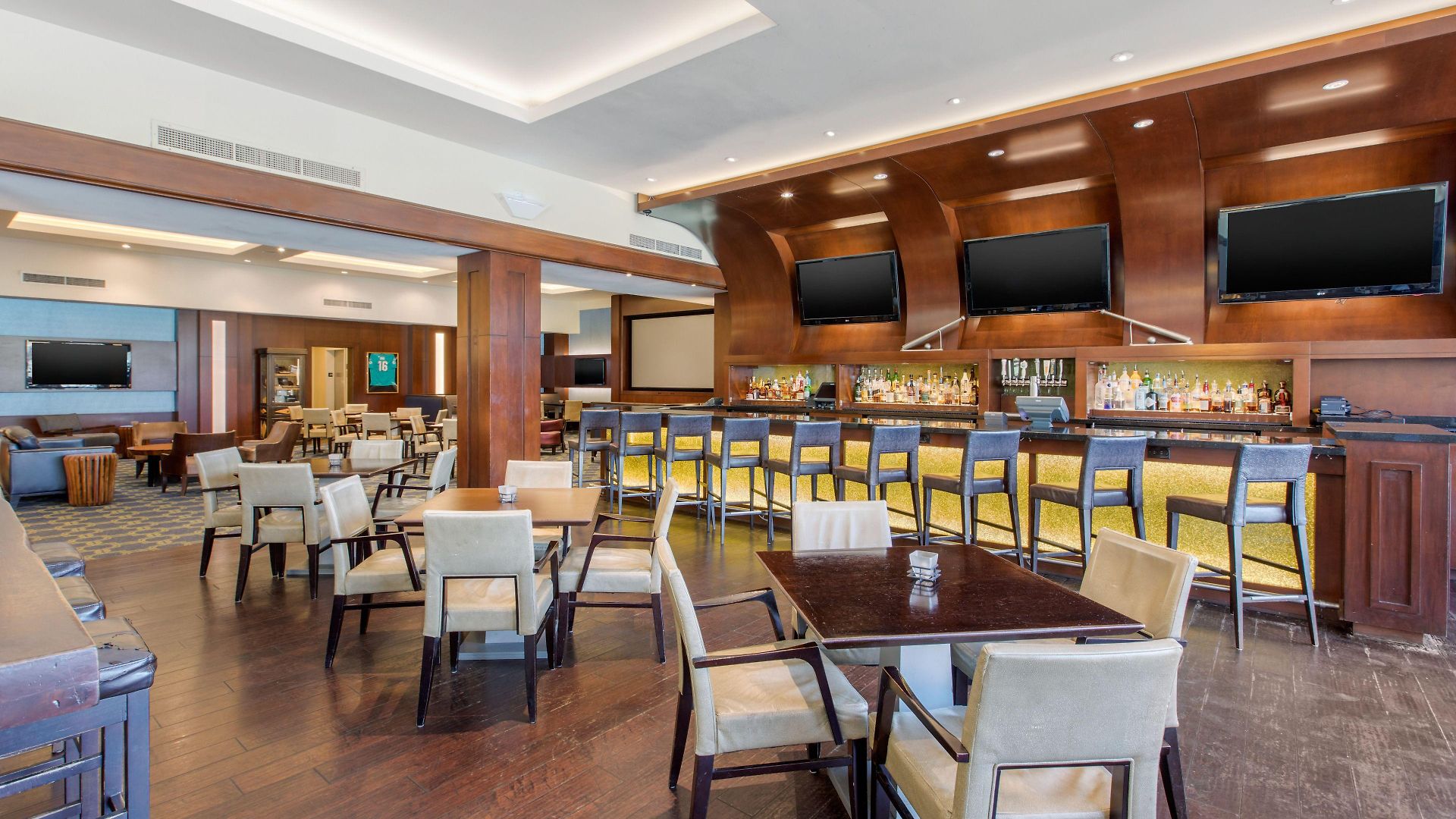 Omni La Costa & 4*