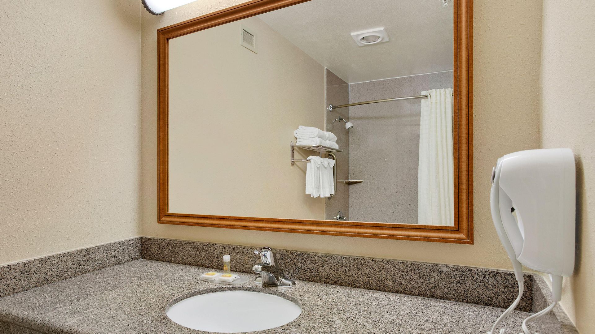 Days By Wyndham Carlsbad