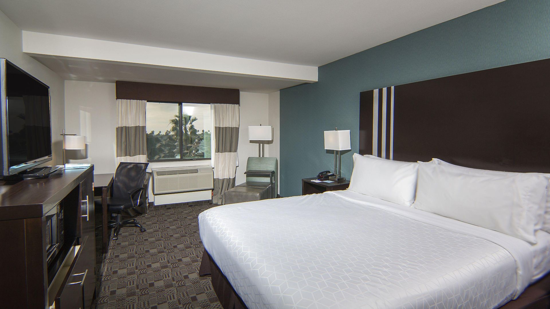 Hotel Express & By Ihg