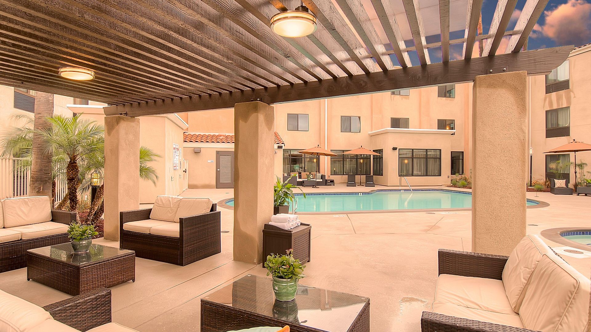 Express & By Ihg 3*