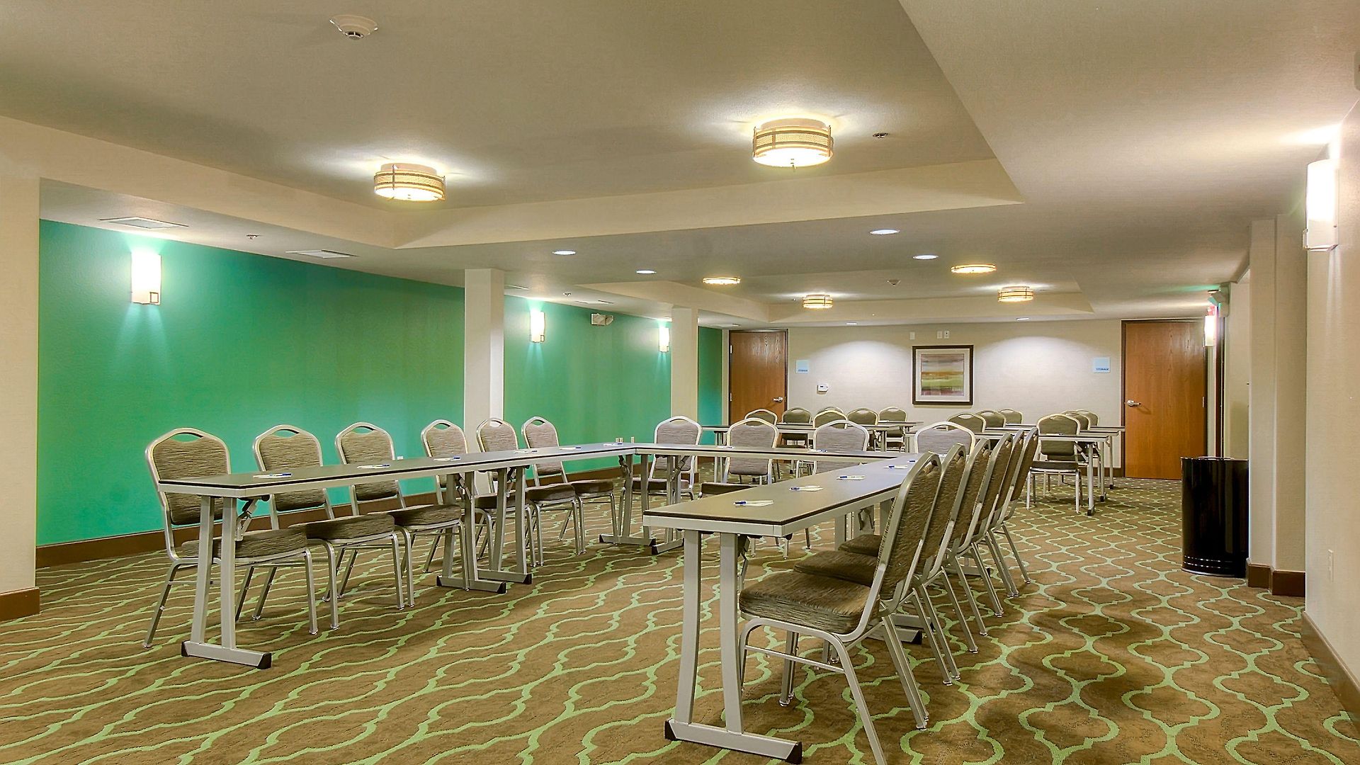 Express & By Ihg Hotel 3*