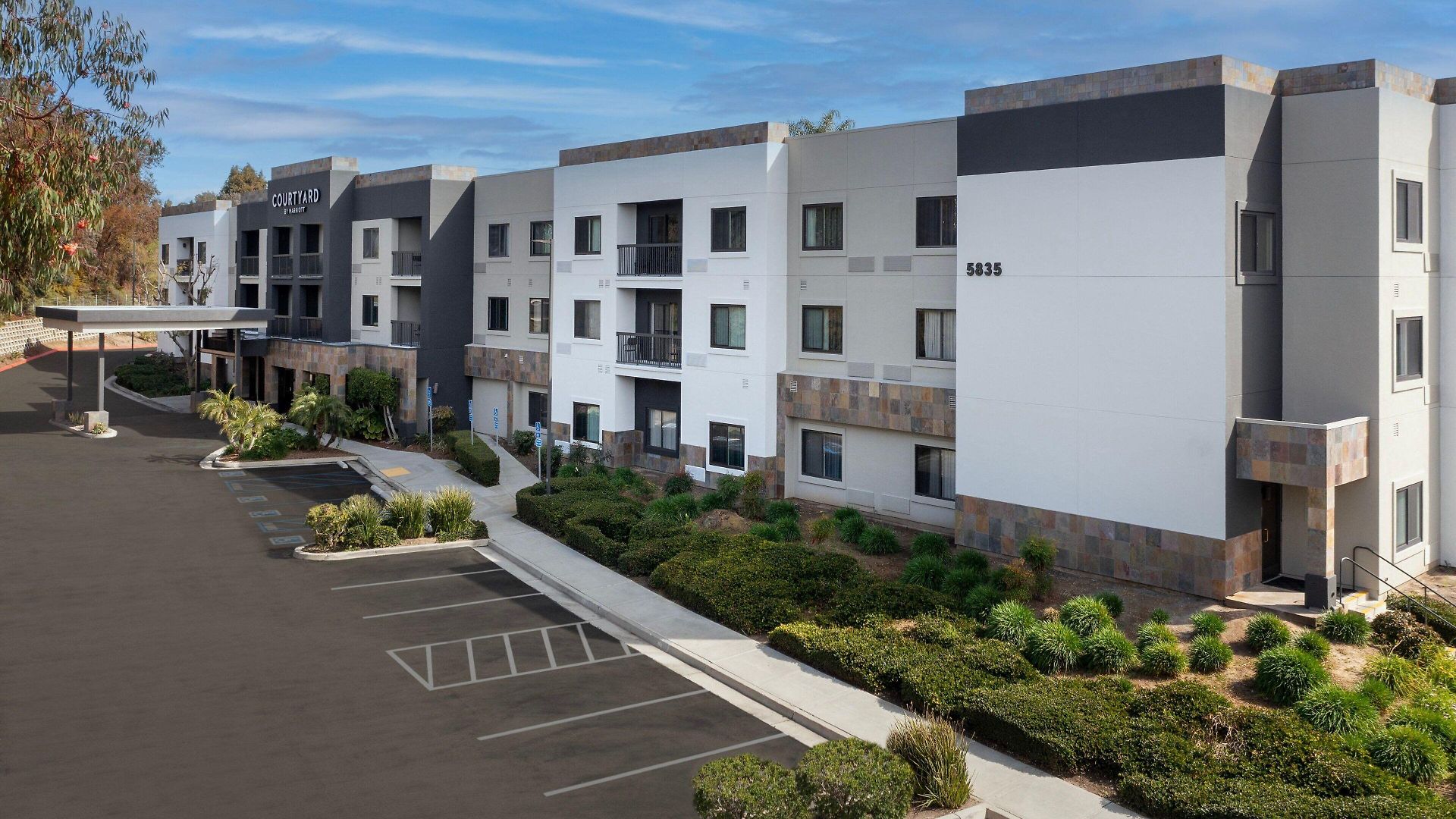 Courtyard By Marriott San Diego