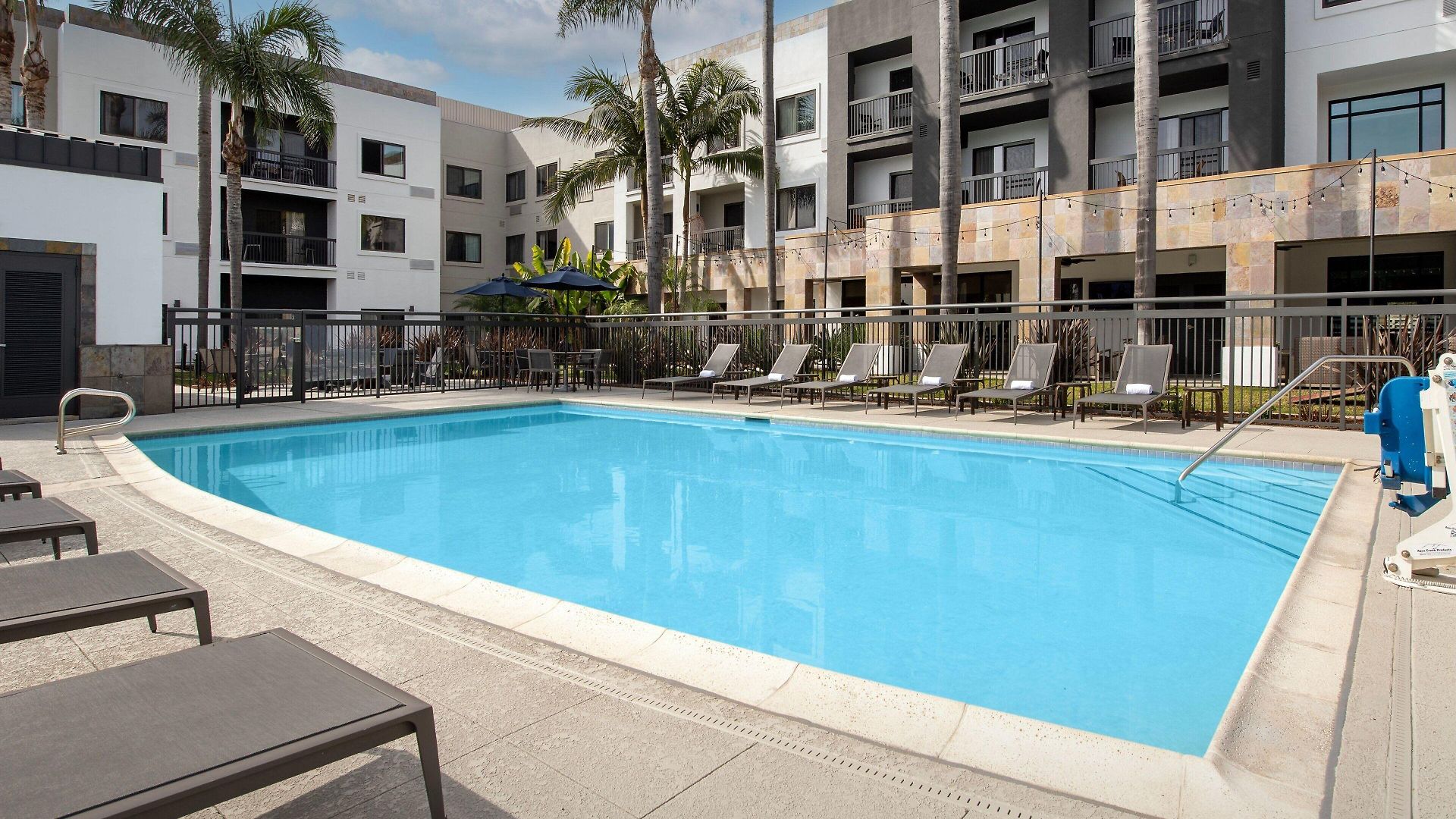 Courtyard By Marriott San Diego Hotel